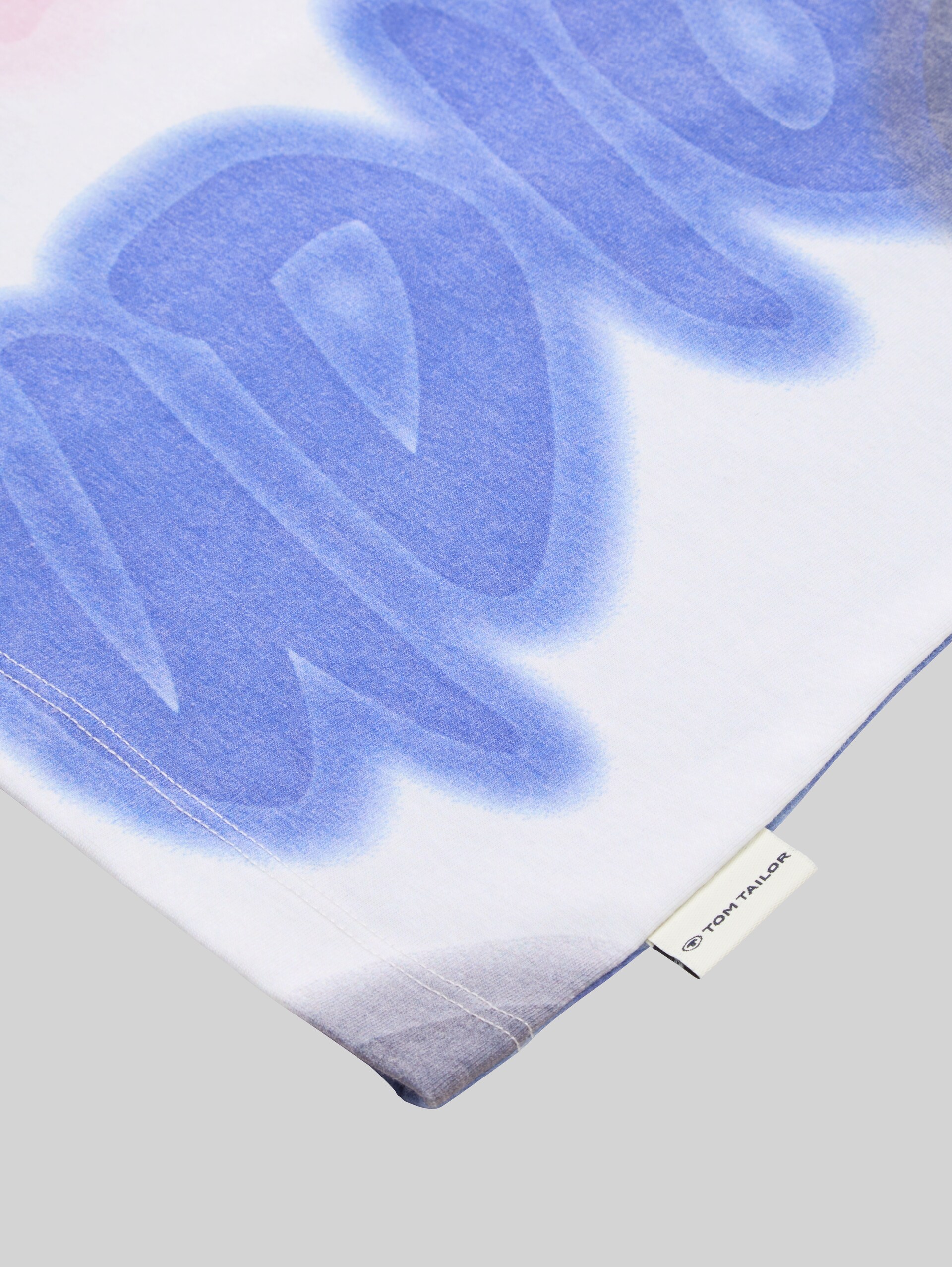 Oversized T-shirt with all-over print - colorful wording design - Detail model view