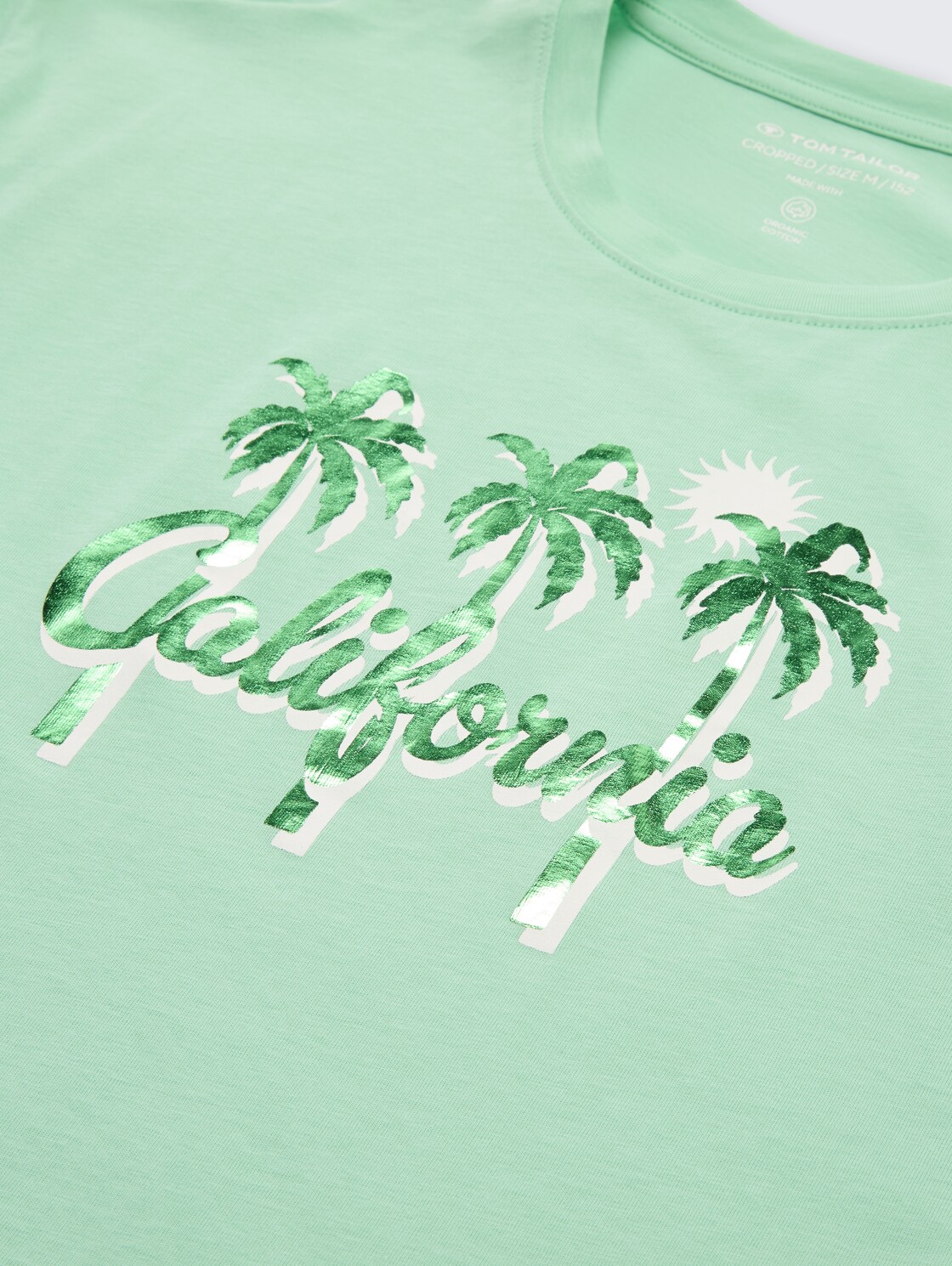 Cropped T-Shirt mit Print - light garden green - Detail-Model-Ansicht
