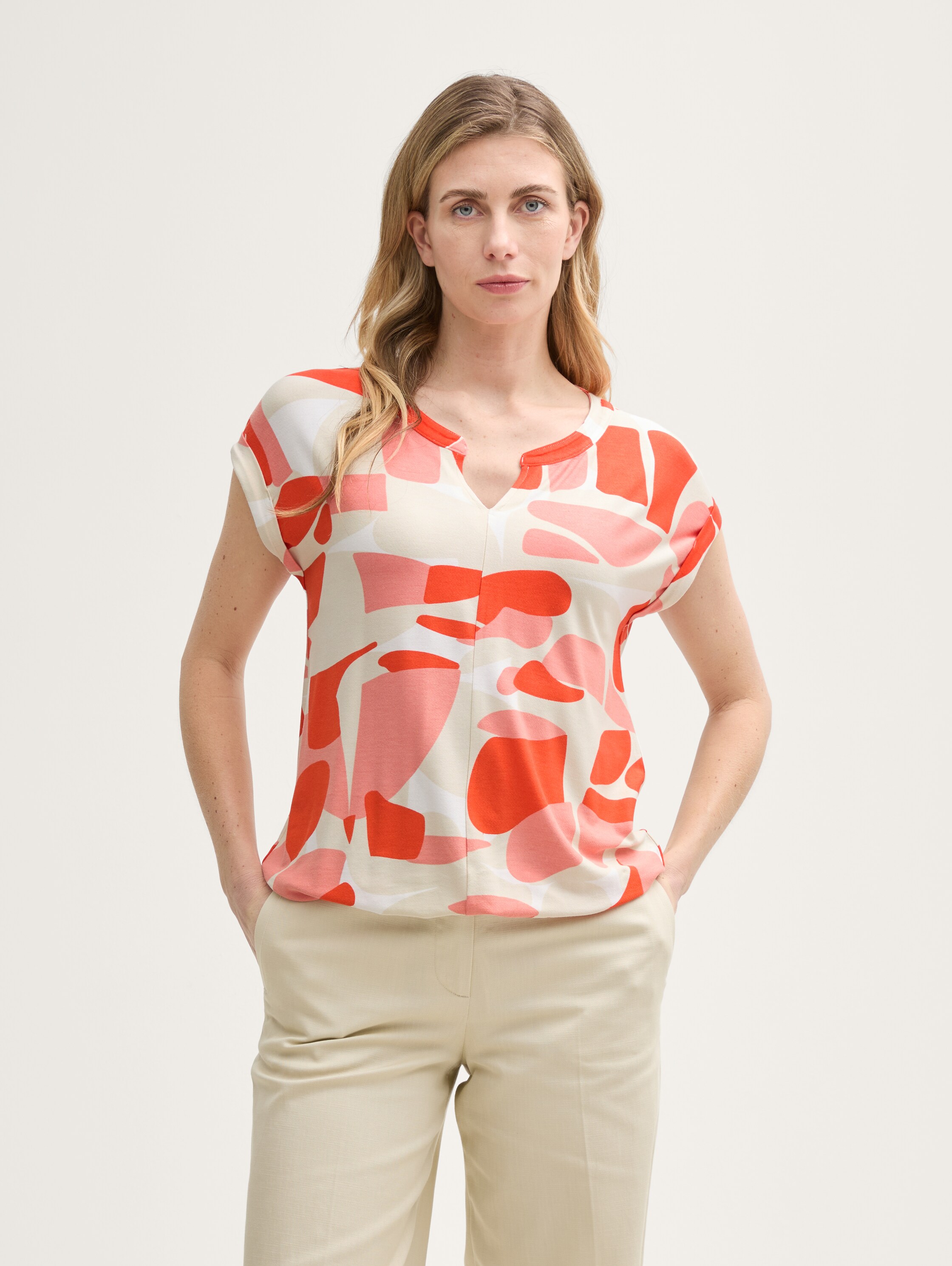 T-Shirt mit Muster - red_dots_and_shapes_design - 