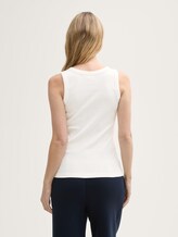 Top avec structure côtelée - Whisper White - Découpe Vue arrière du modèle