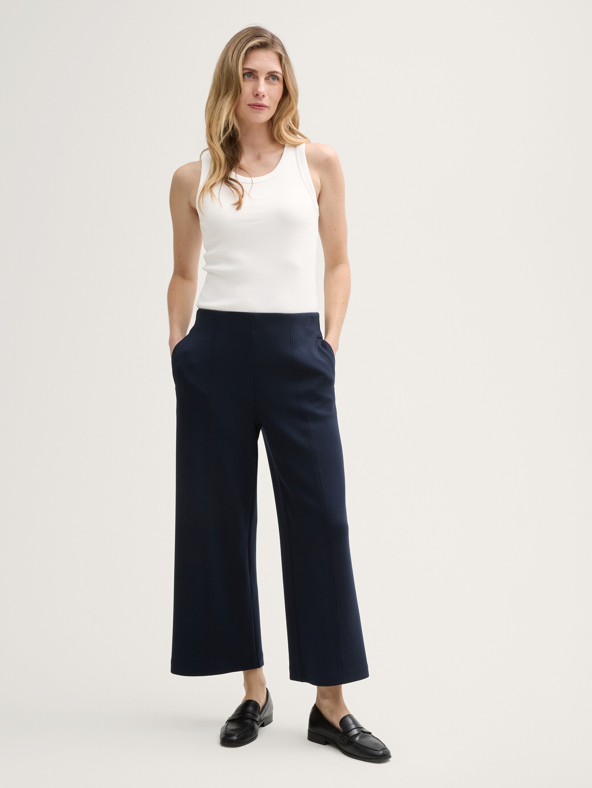 Top met ribstructuur - Whisper White - Model vooraanzicht