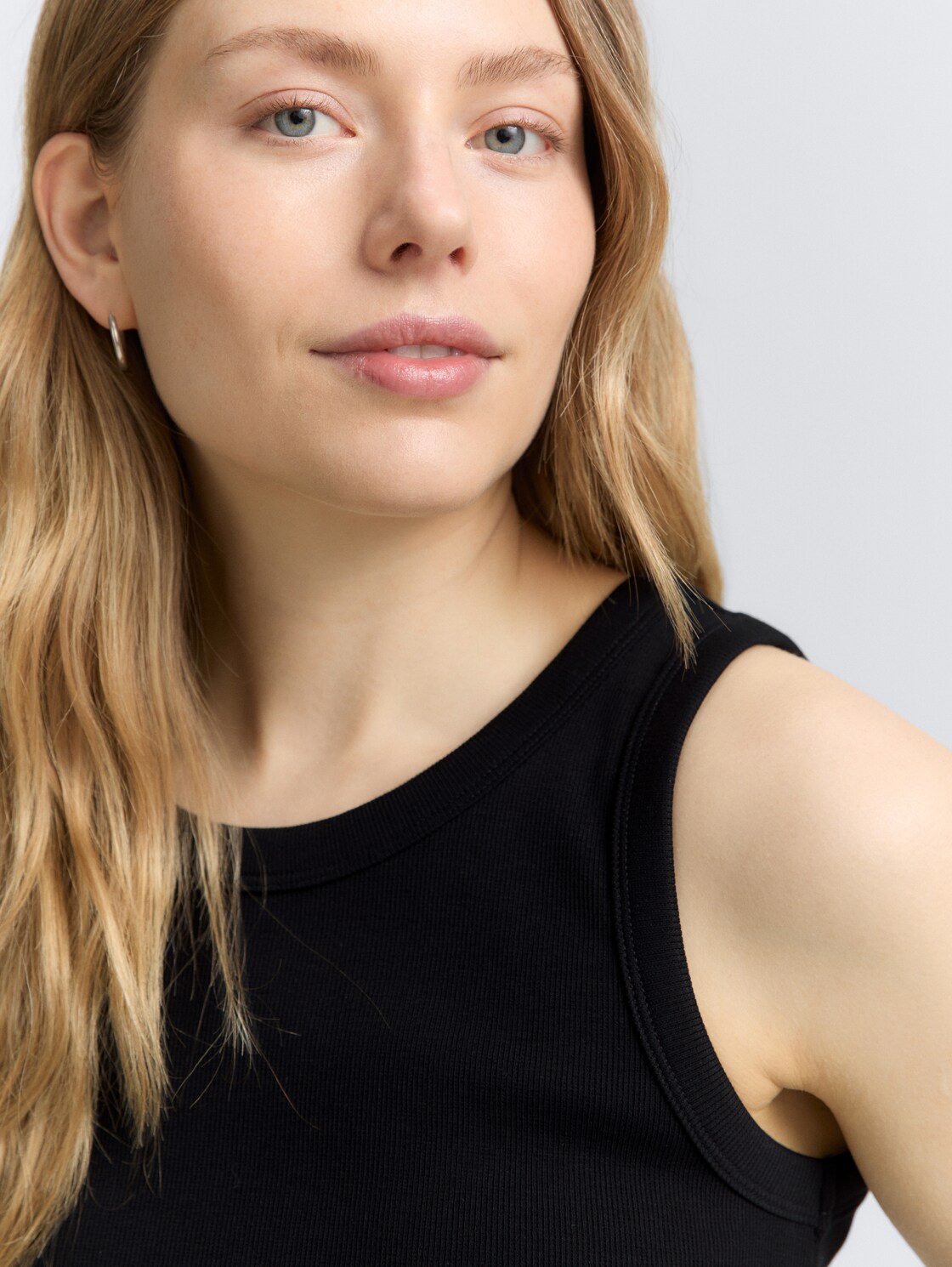 Top mit Rippstruktur - deep black - Detail-Model-Ansicht