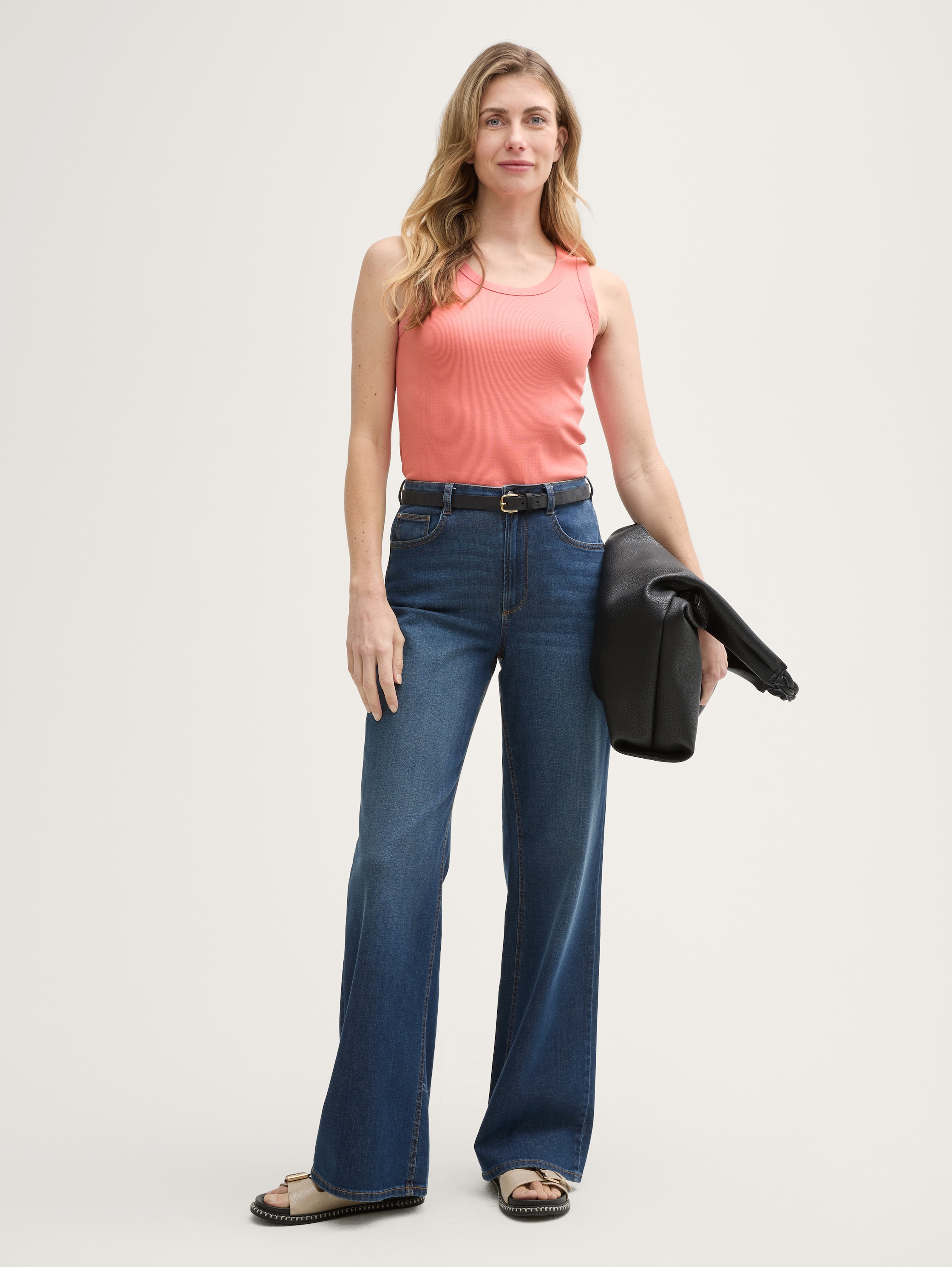 Top mit Rippstruktur - rosewood_pink - Model-Vorderansicht