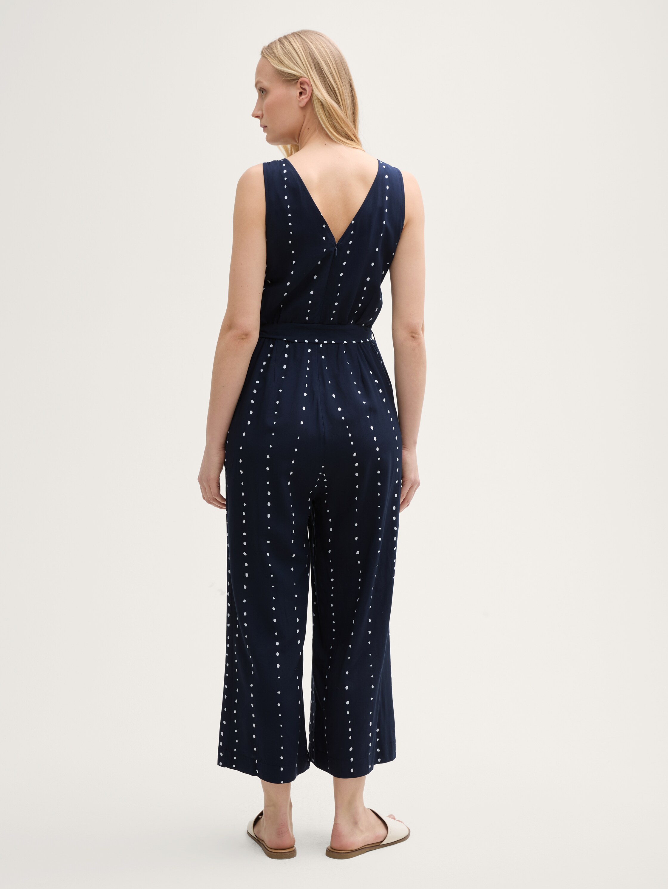 Jumpsuit mit Allover-Print - navy_dot_print - Model-Rückansicht