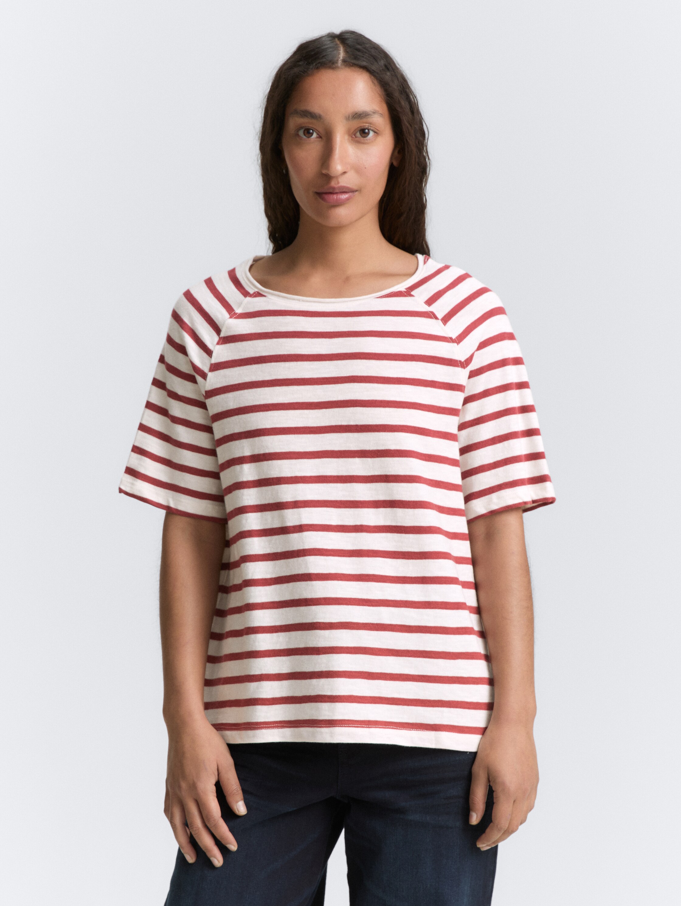 Raglan T-Shirt mit Streifenmuster - offwhite_deep_red_stripe - 