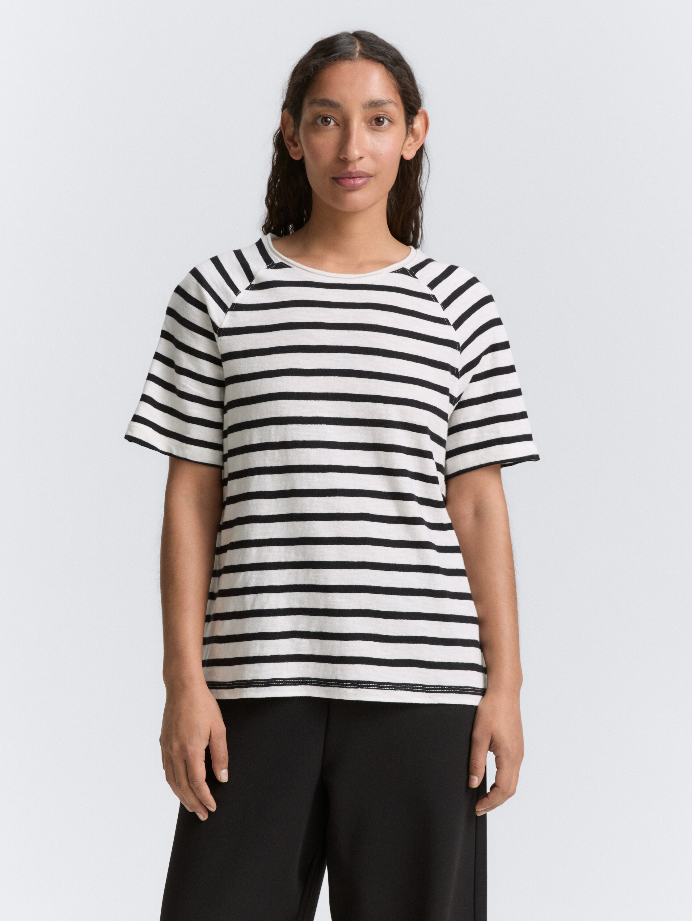 Raglan T-Shirt mit Streifenmuster - black_off_white_stripe - 