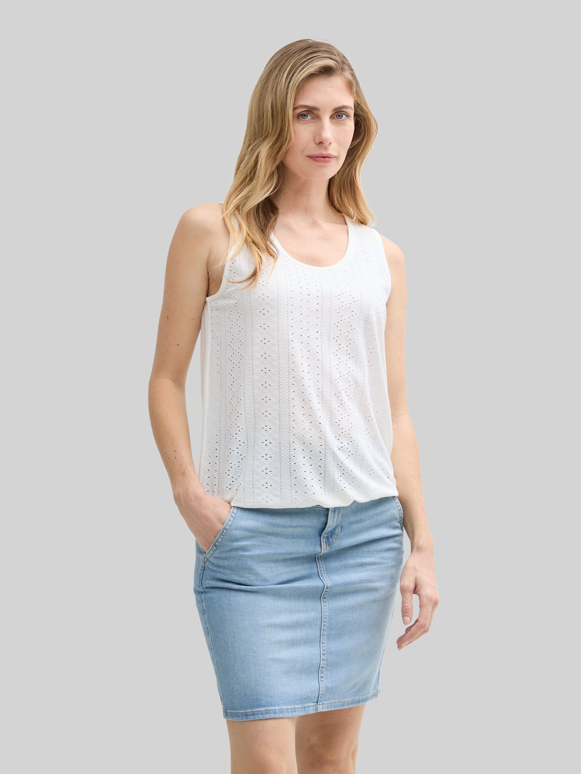Haut ajouré en mélange de matières - Whisper White - Découpe Vue de face du modèle