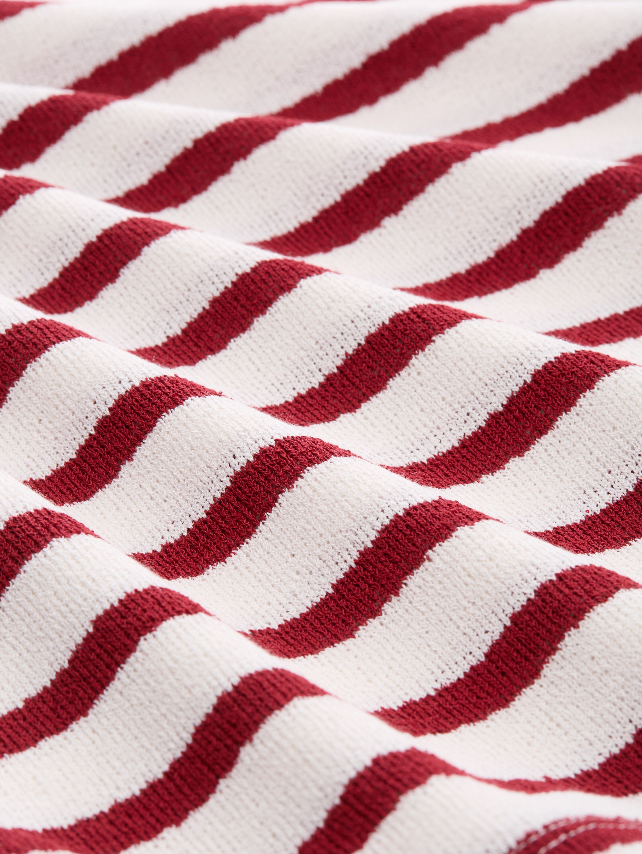 Stricktop mit Rundhalsausschnitt - offwhite_deep_red_stripe - 