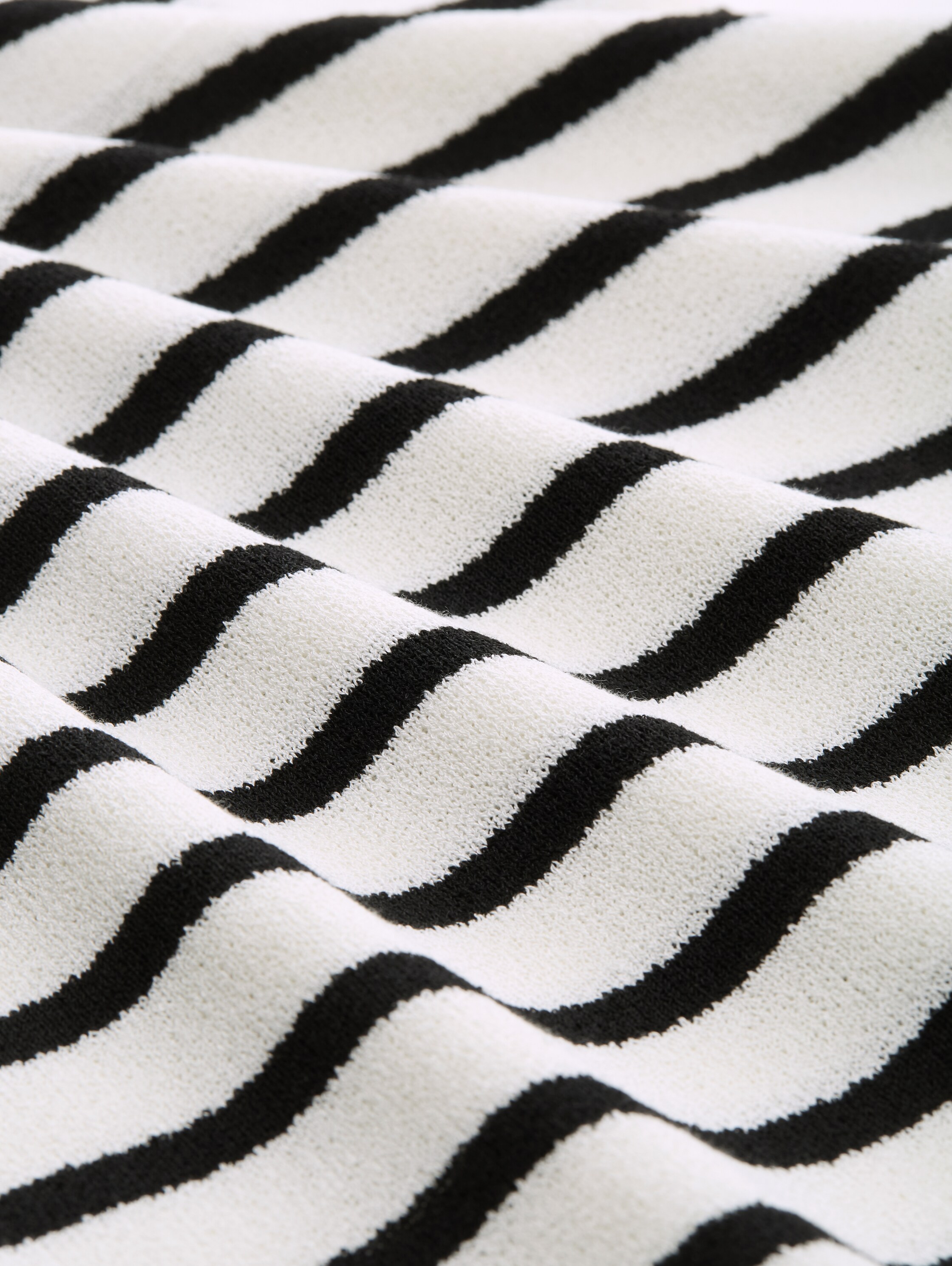 Stricktop mit Rundhalsausschnitt - black_off_white_stripe - 