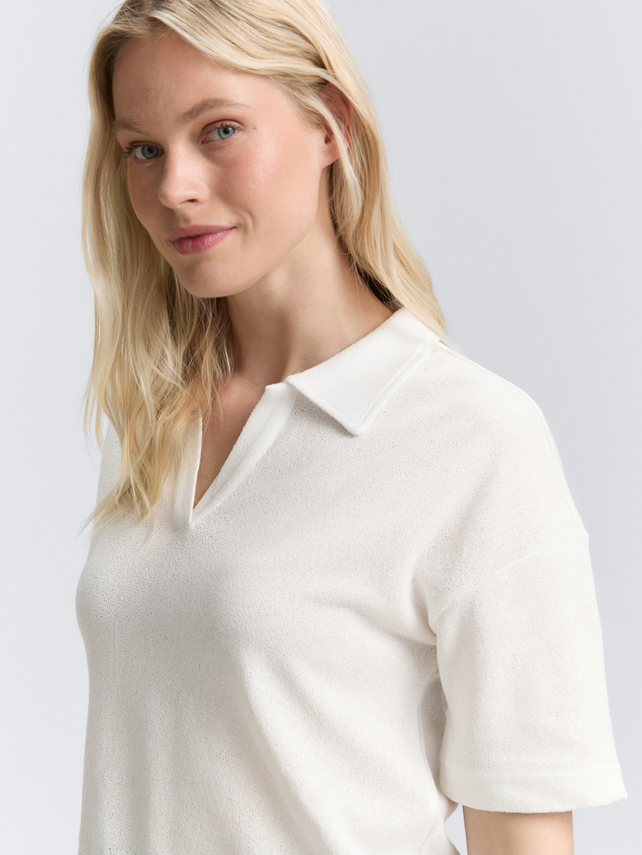 T-Shirt mit Polokragen - whisper_white - 