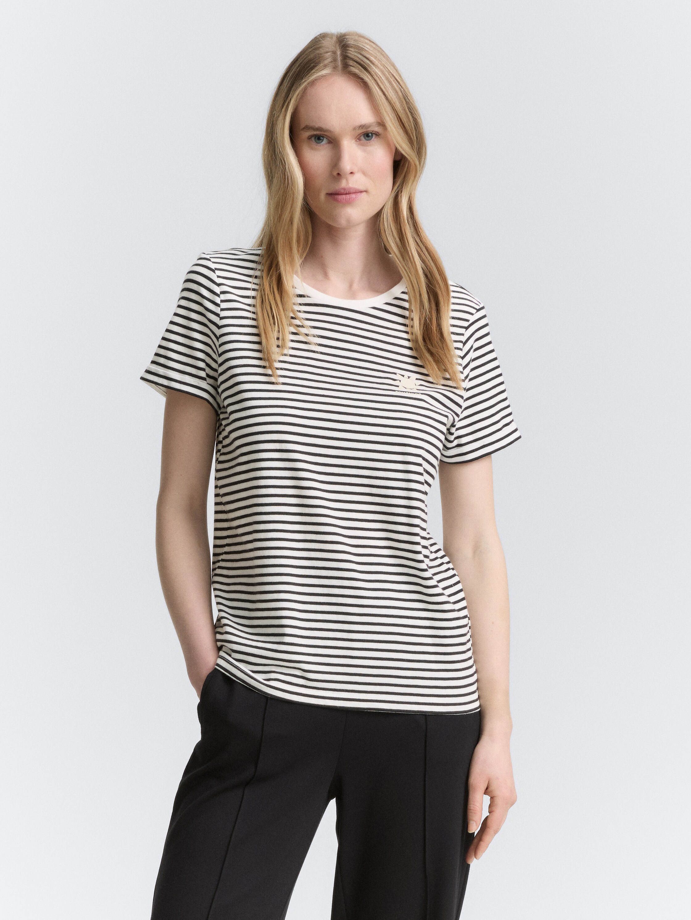 T-Shirt mit Streifenmuster - black_white_irregular_stripe - 