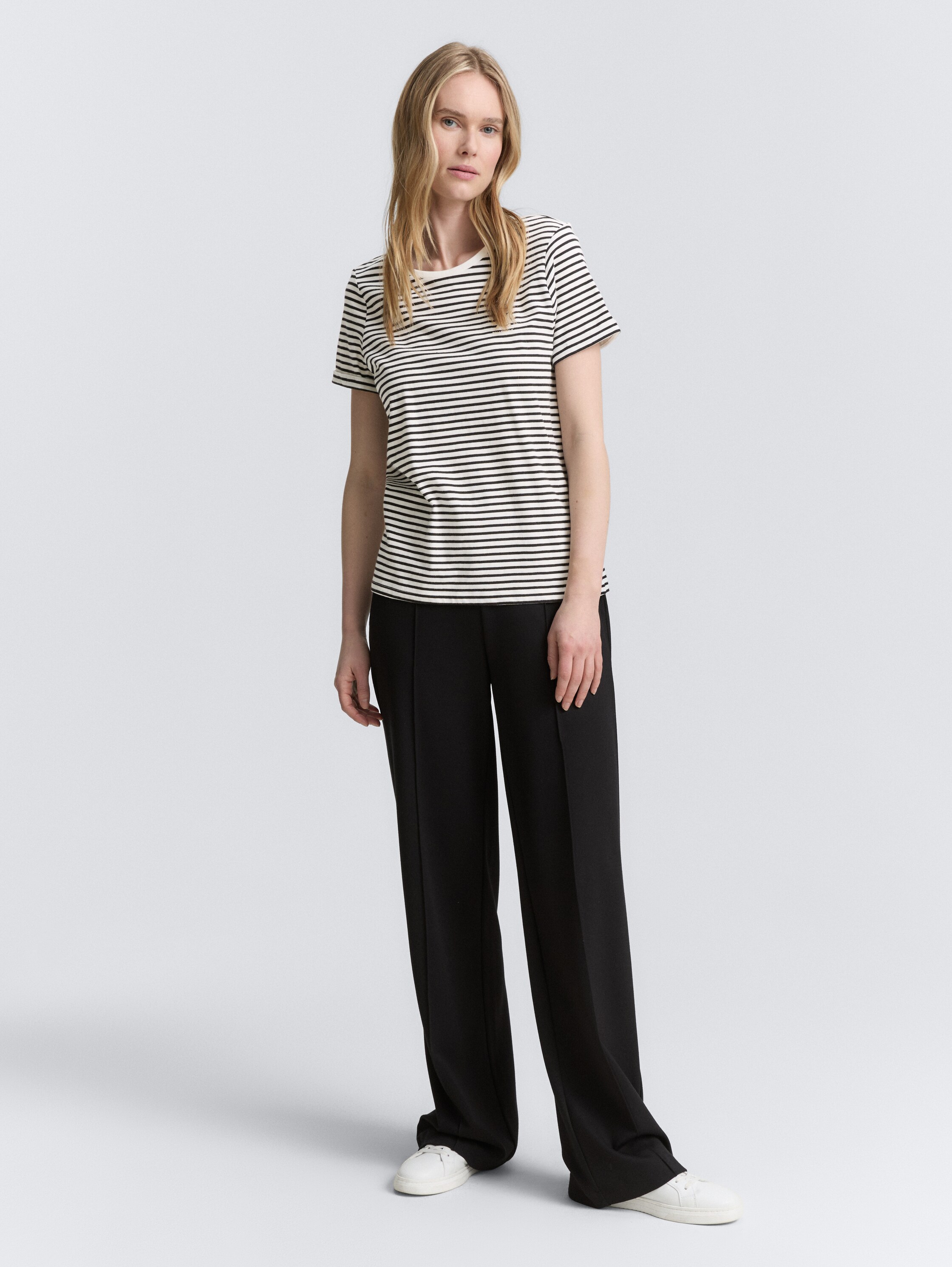 T-Shirt mit Streifenmuster - black_white_irregular_stripe - 