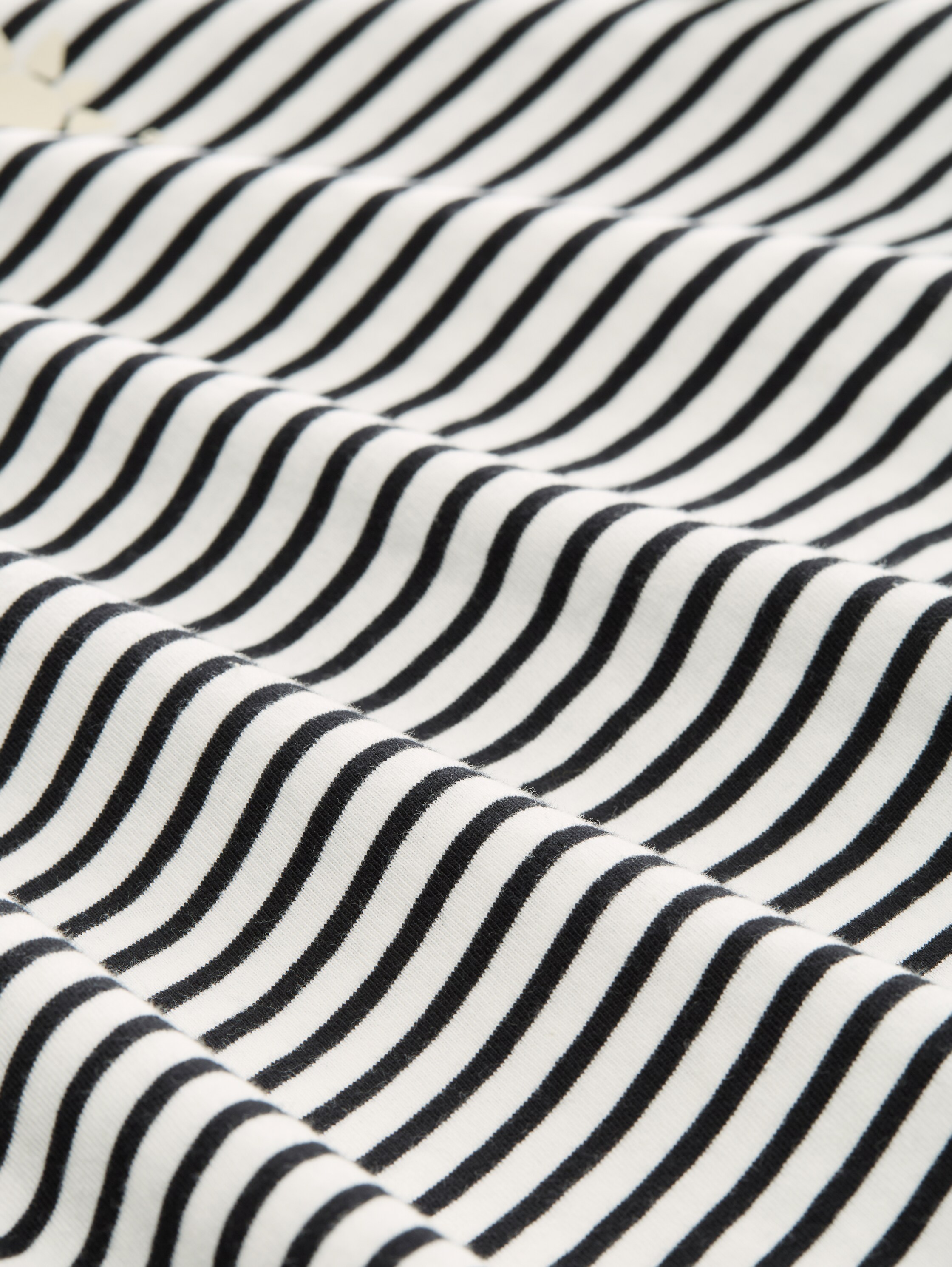 T-Shirt mit Streifenmuster - black_white_irregular_stripe - 