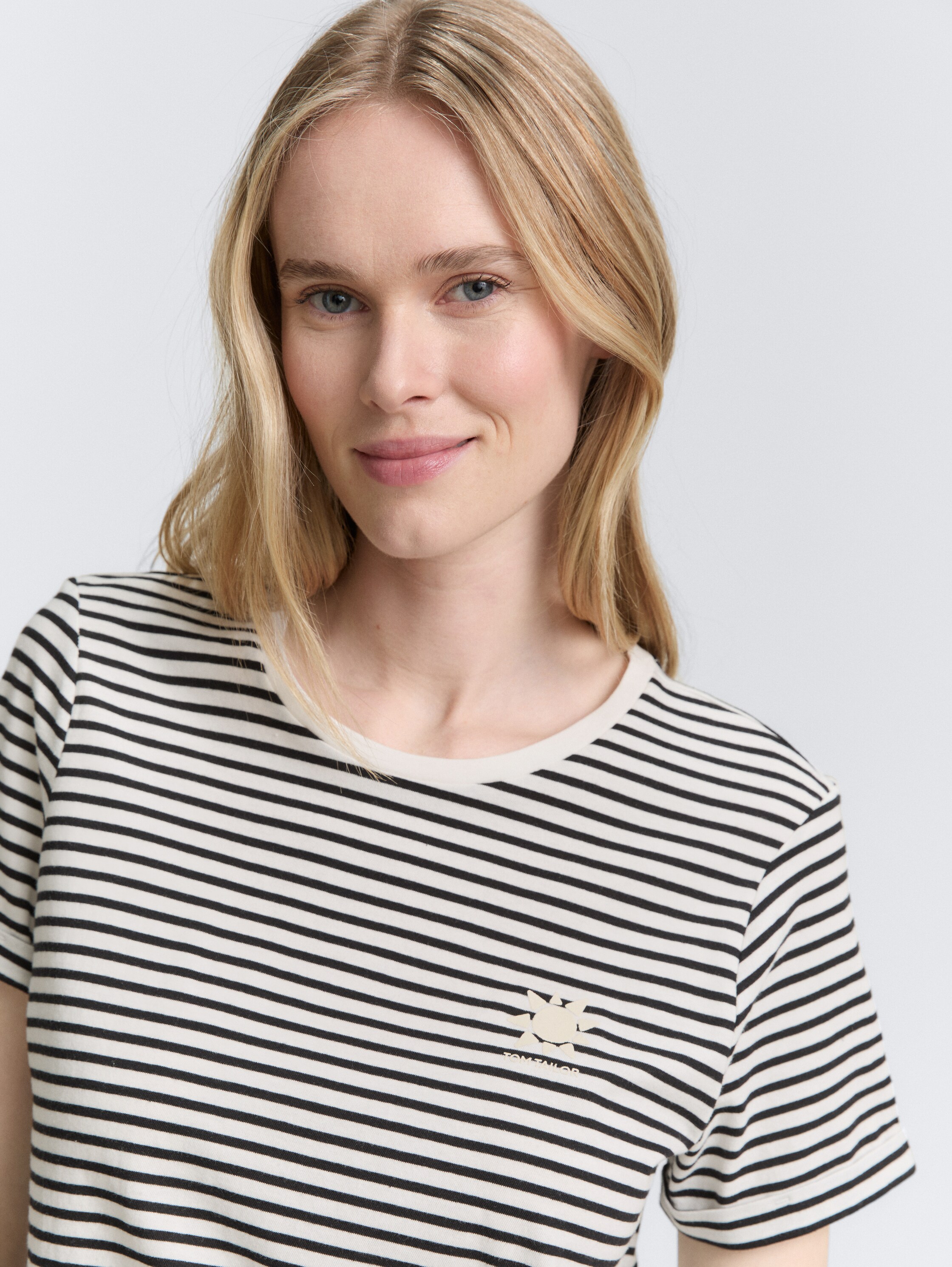 T-Shirt mit Streifenmuster - black_white_irregular_stripe - 