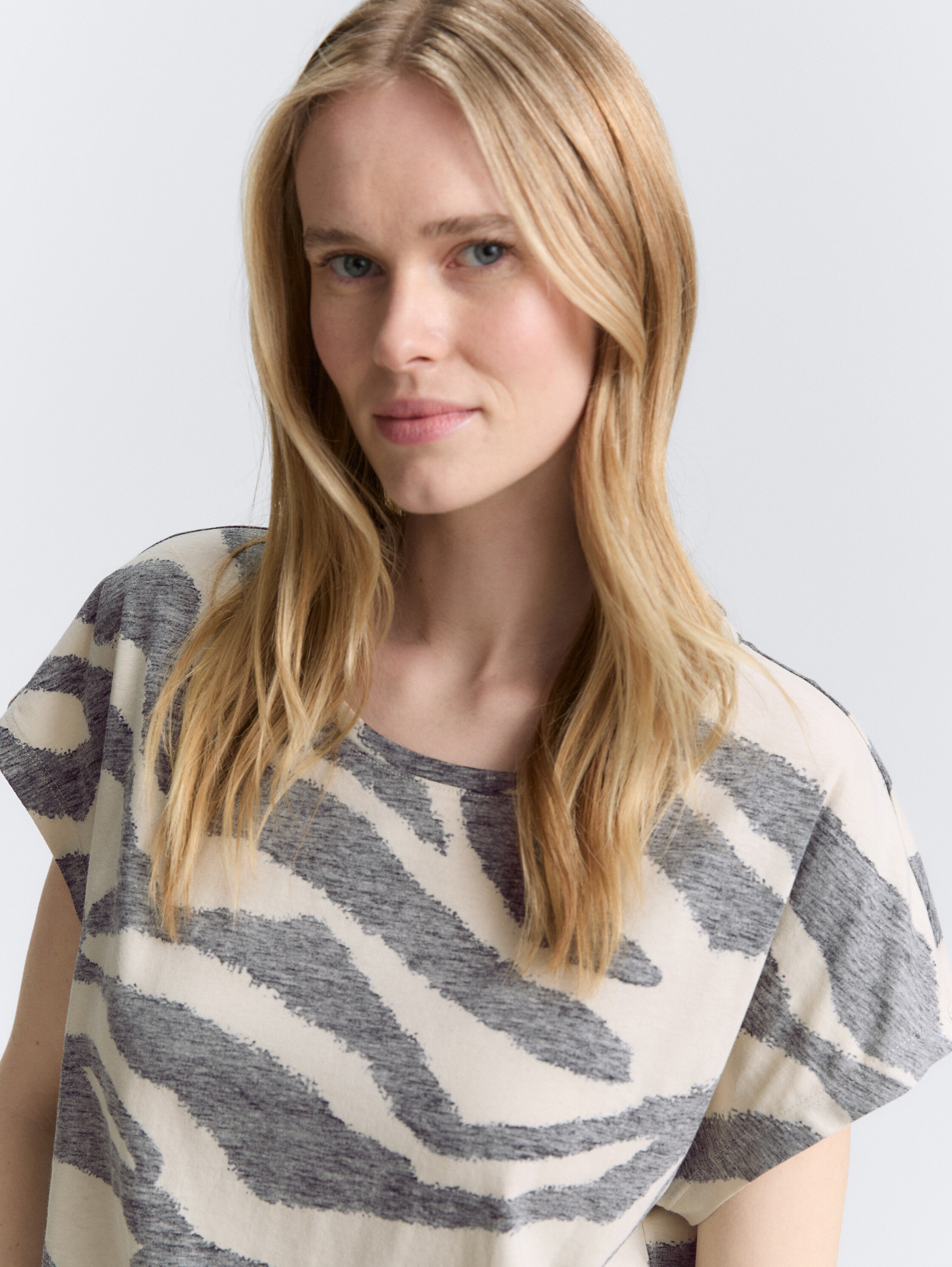 T-Shirt mit Inside-Out Print - inside_printed_beige_zebra - 