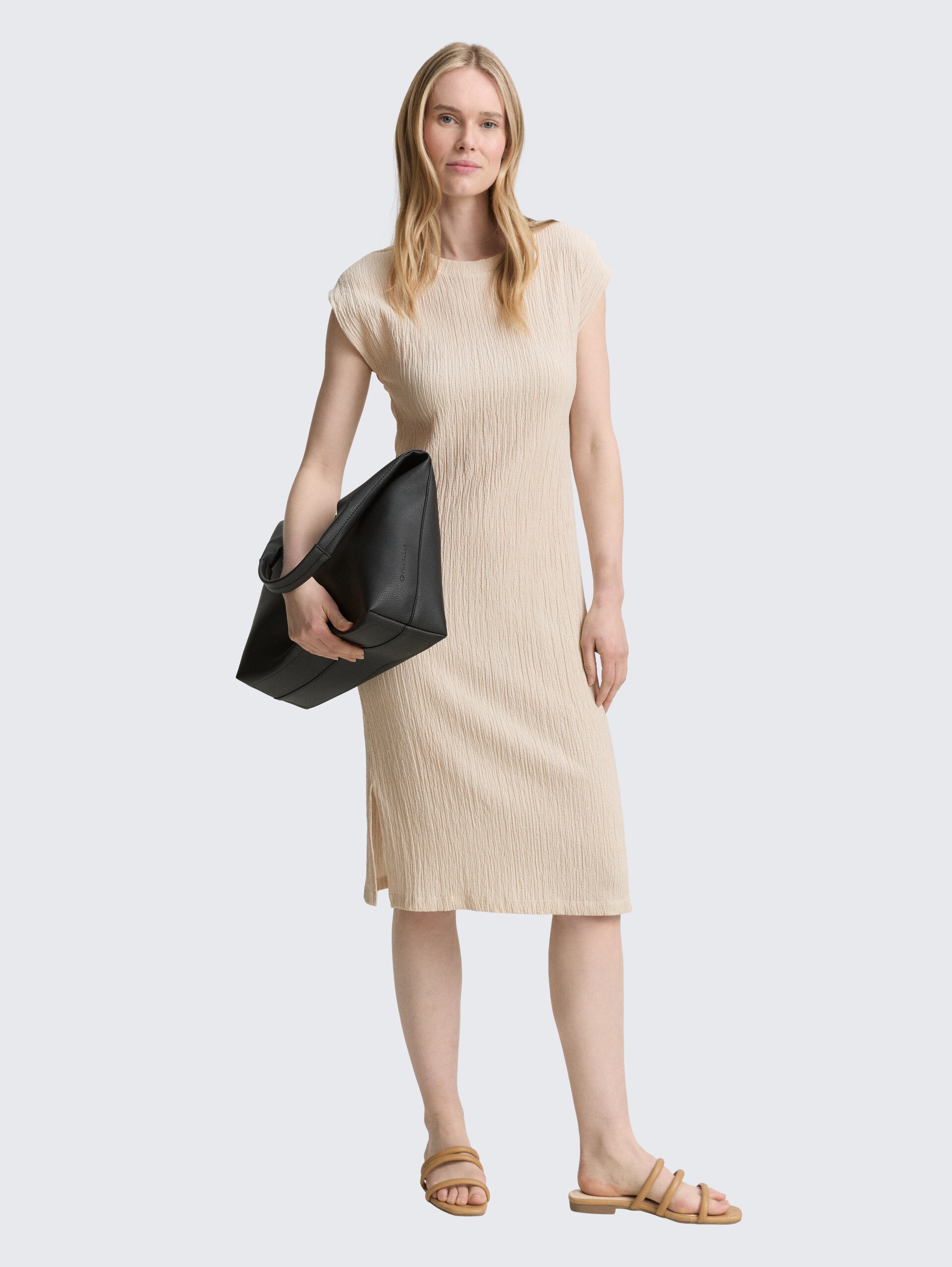 Crinkle Kleid - champagne structure - Model-Vorderansicht