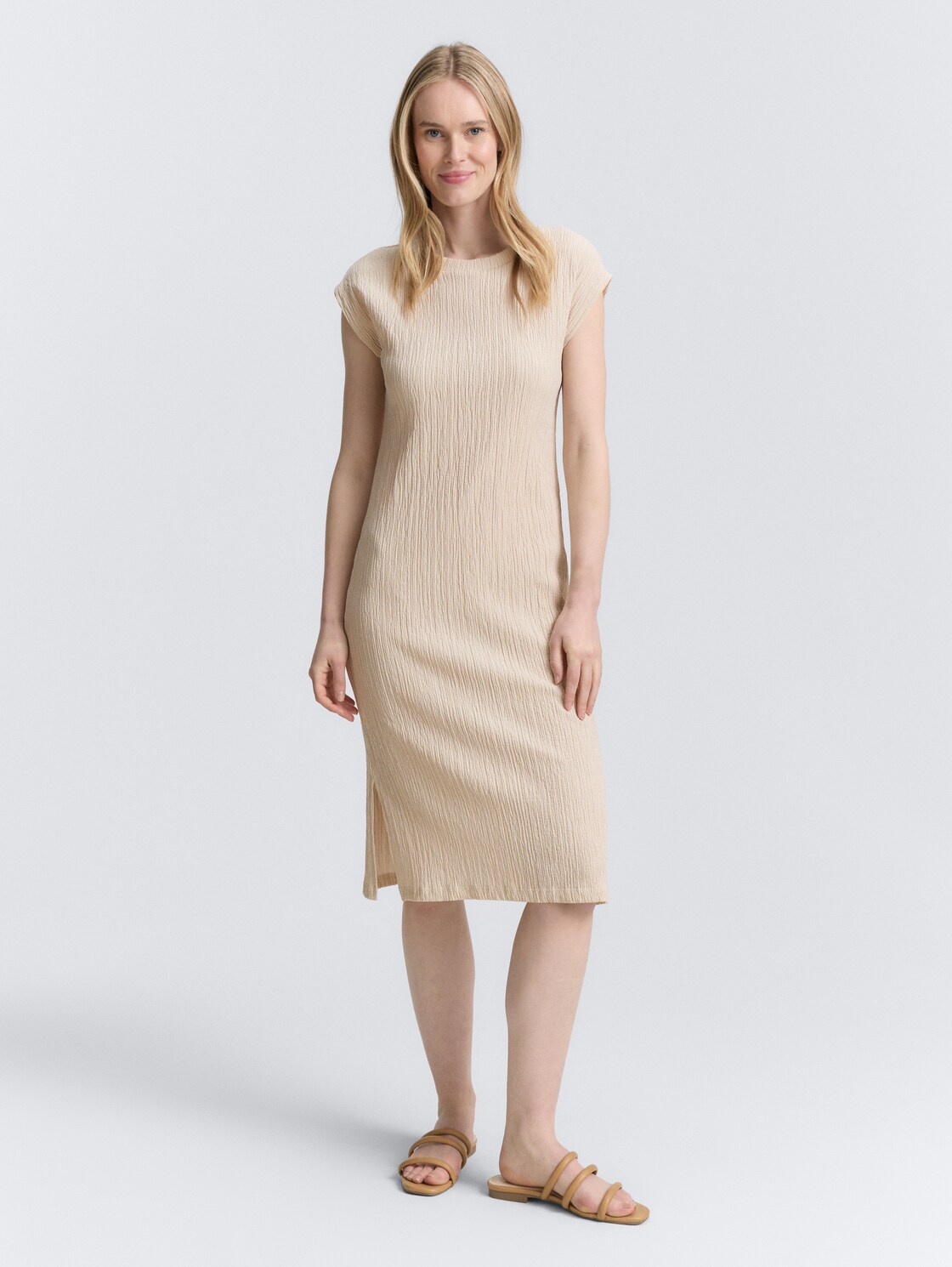 Crinkle dress - champagne structure - side model view