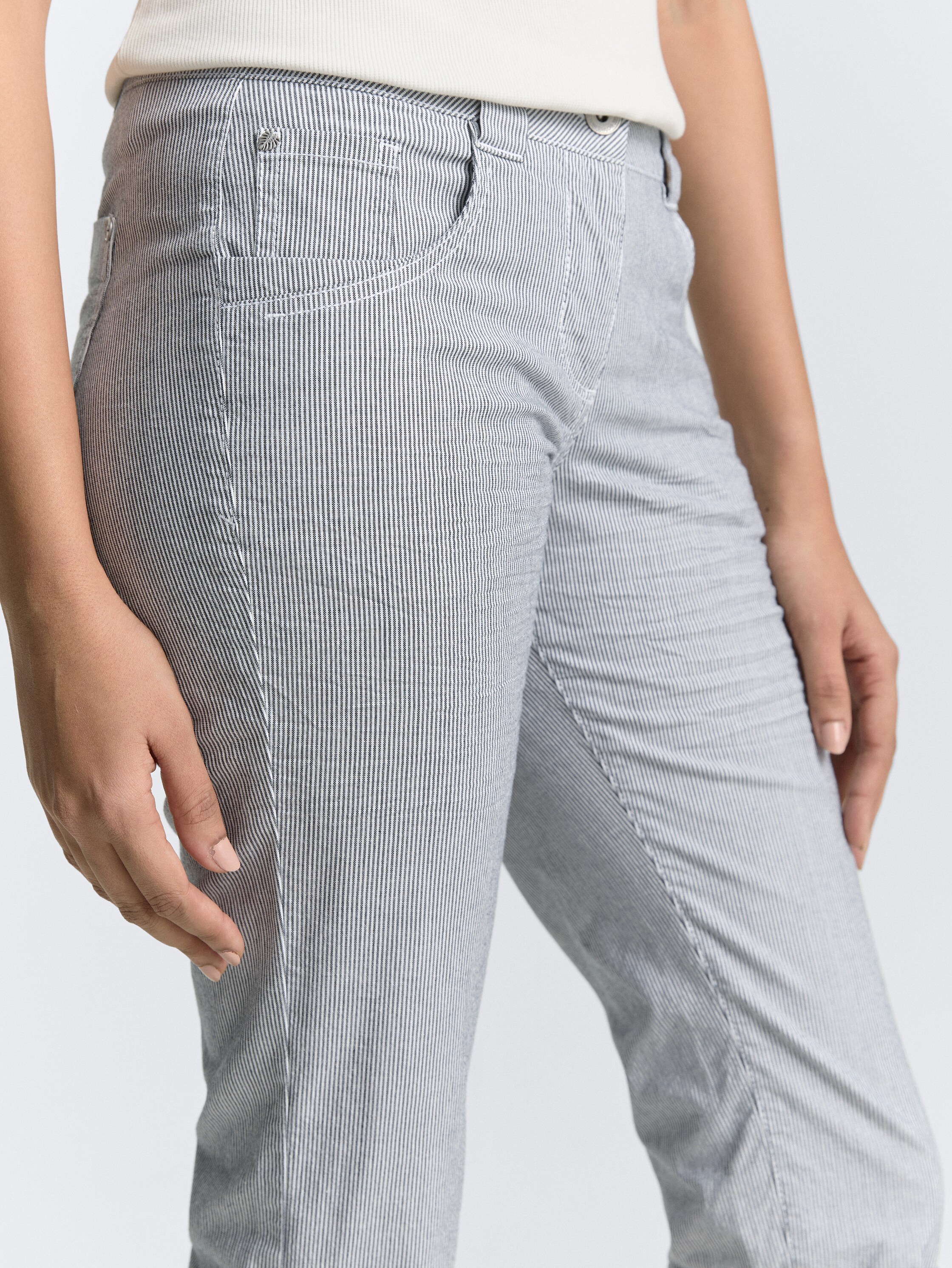 Tapered Relaxed Capri Hose - delicate_navy_white_stripe - 