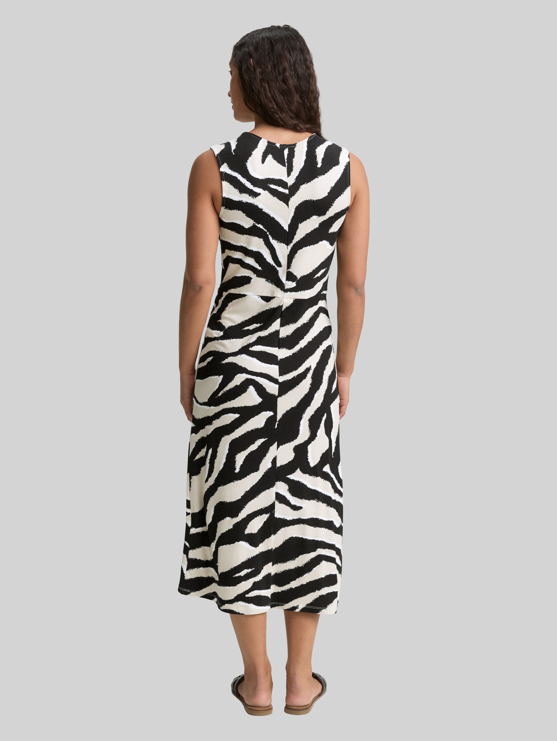 Jersey midi dress with knot detail - abstract beige zebra - Model-back view