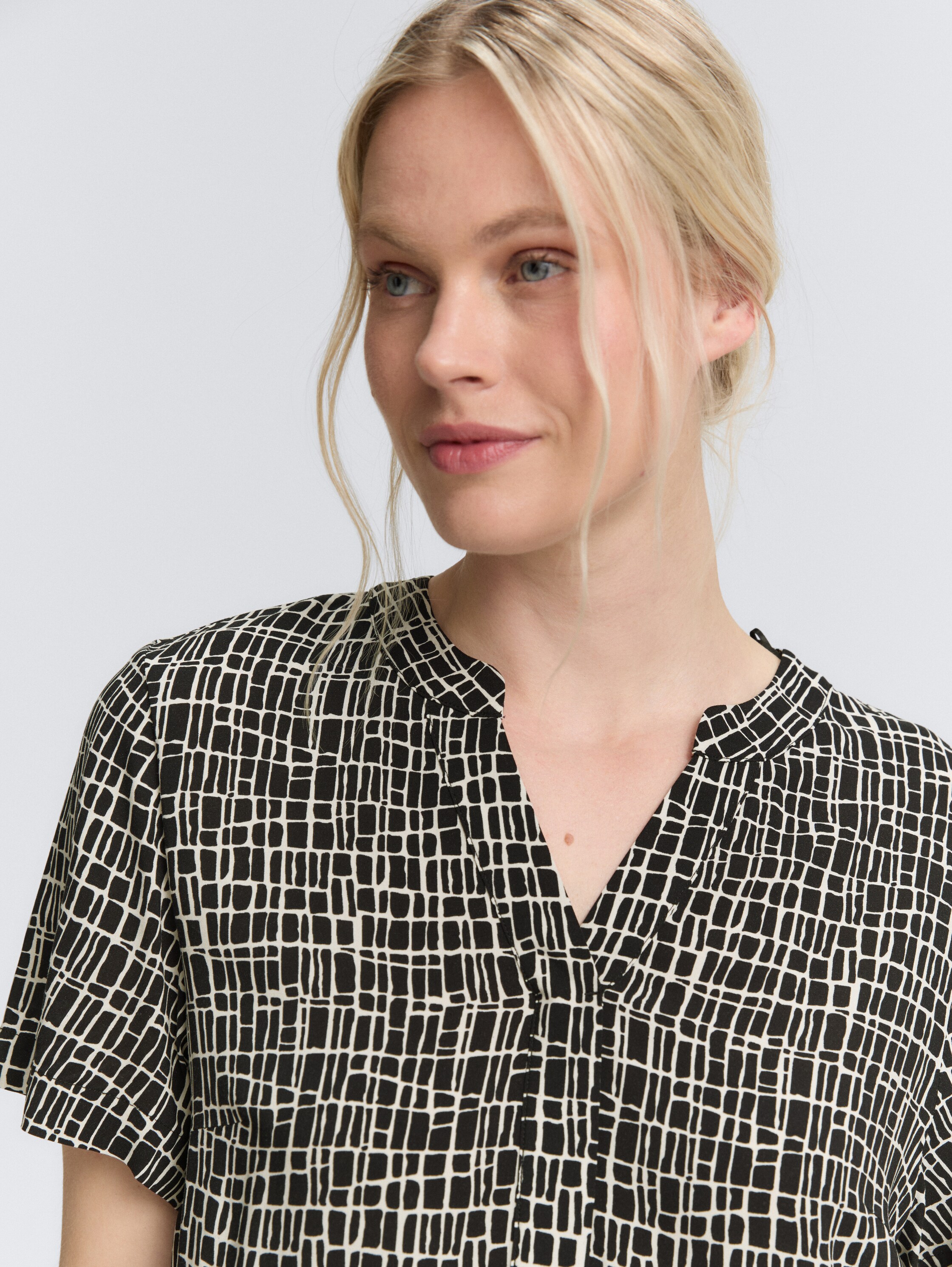 Kleid aus Viskose - abstract_black_grid_design - 