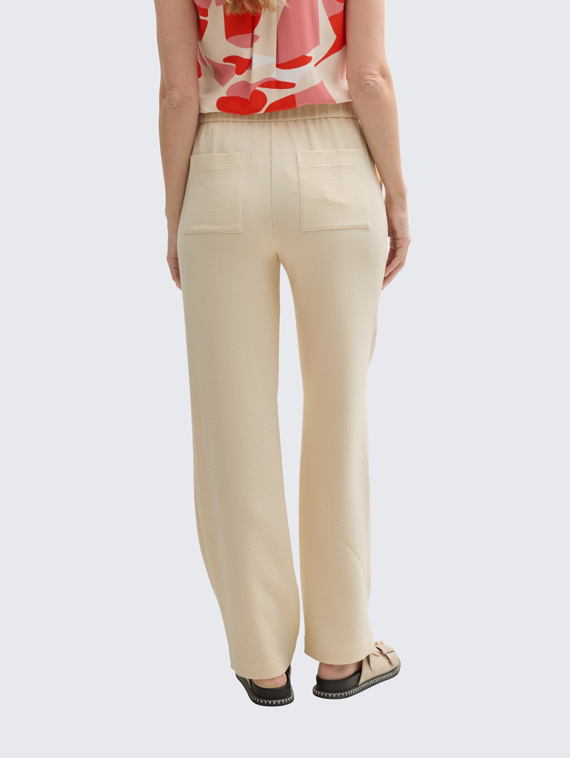 TTLEA Seersucker Straight Hose - champagne - Auschnitt Model-Rückansicht