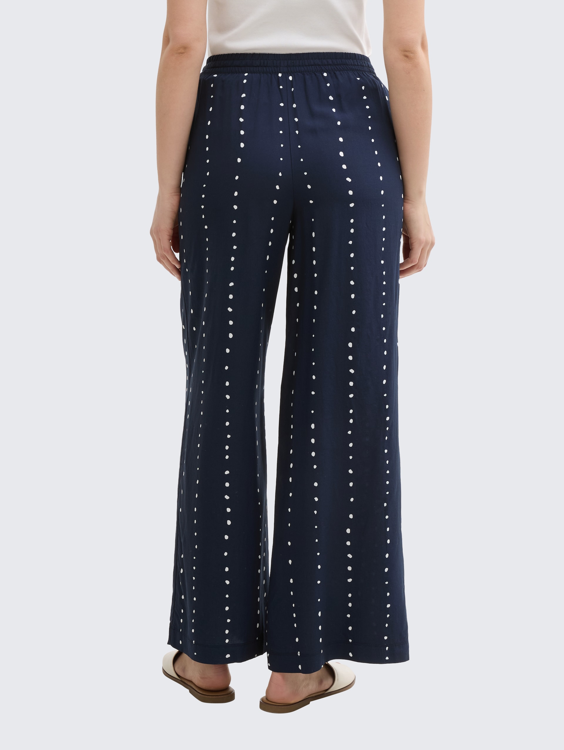 Loose Wide Leg Palazzo Hose - navy dot print - Auschnitt Model-Rückansicht