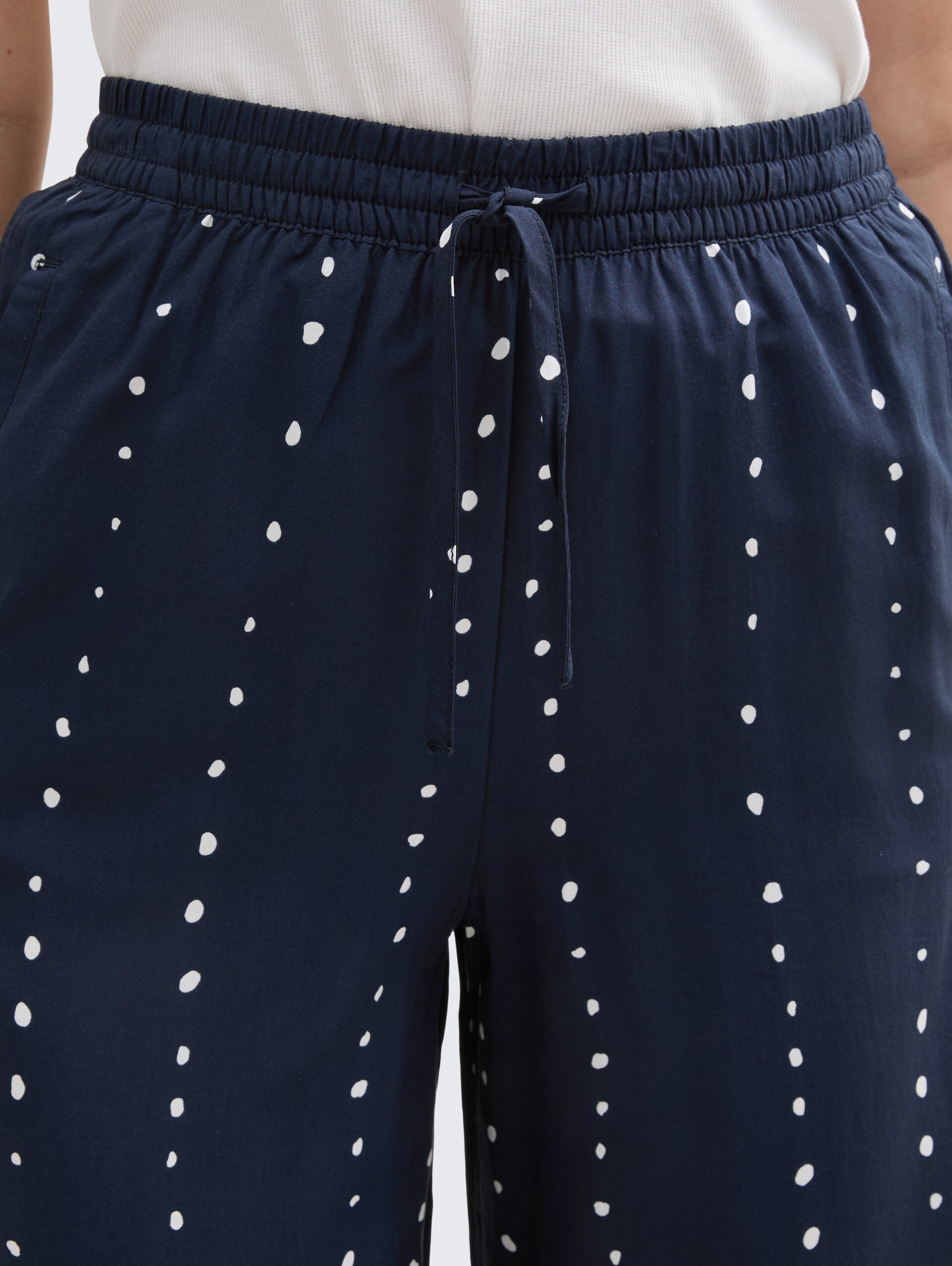 Loose Wide Leg Palazzo Hose - navy dot print - Detail-Model-Ansicht