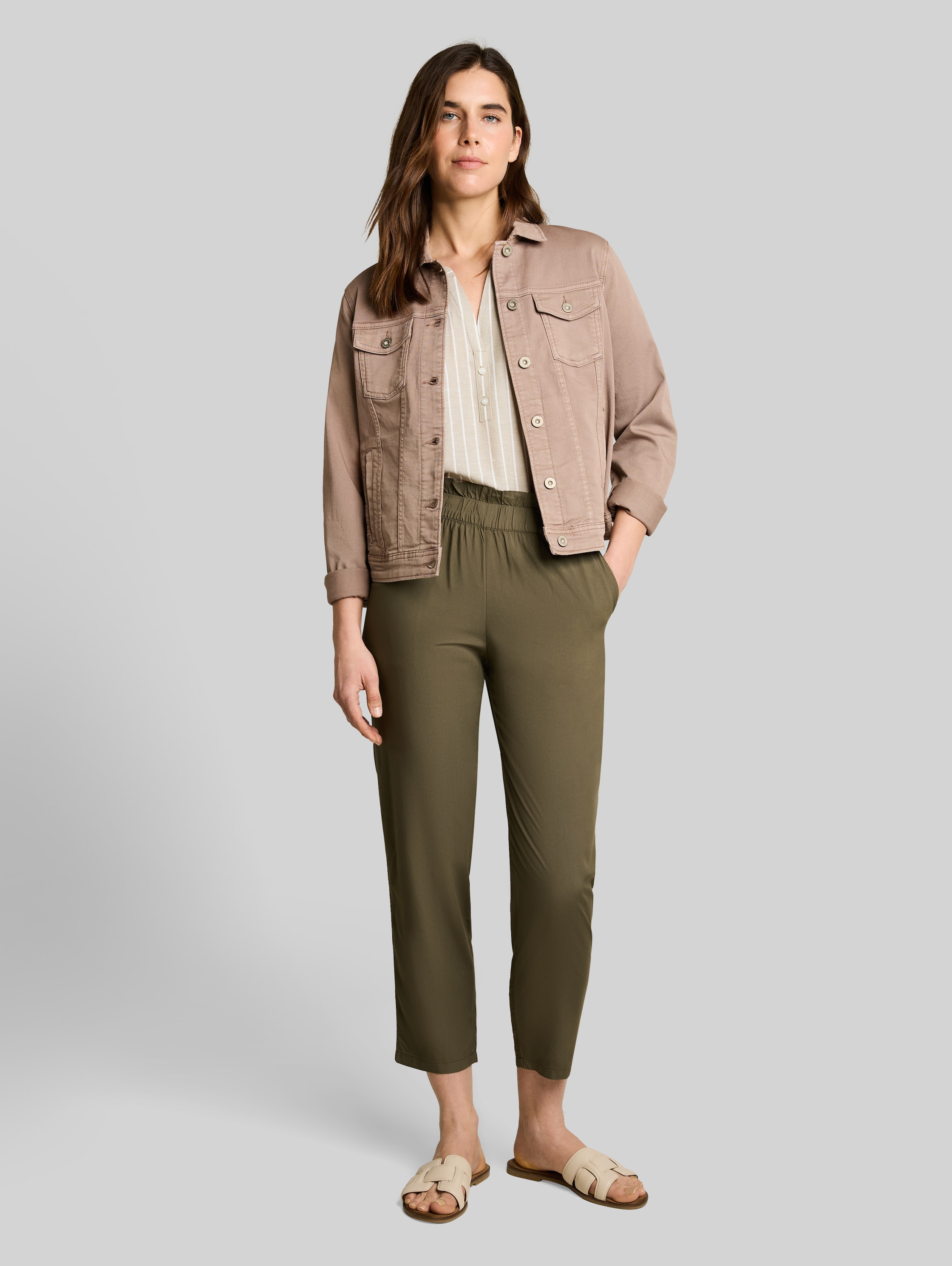 Loose Fit панталони Slim с висока талия