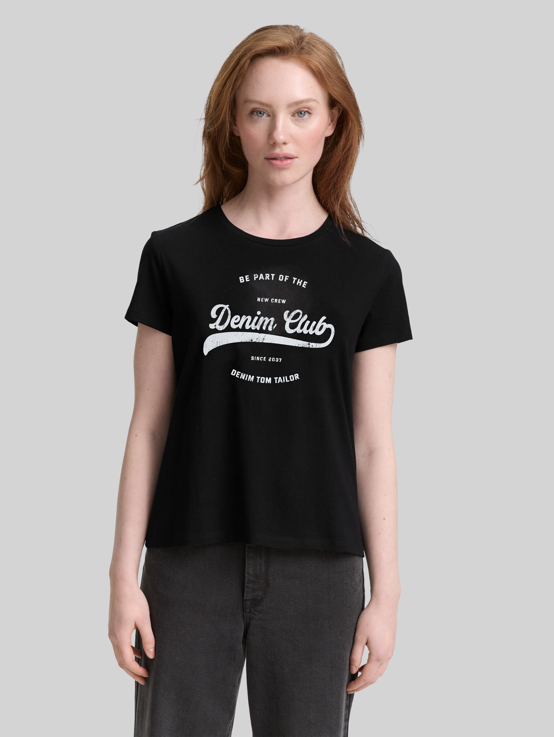 T-shirt with print - deep black - Neckline model front view