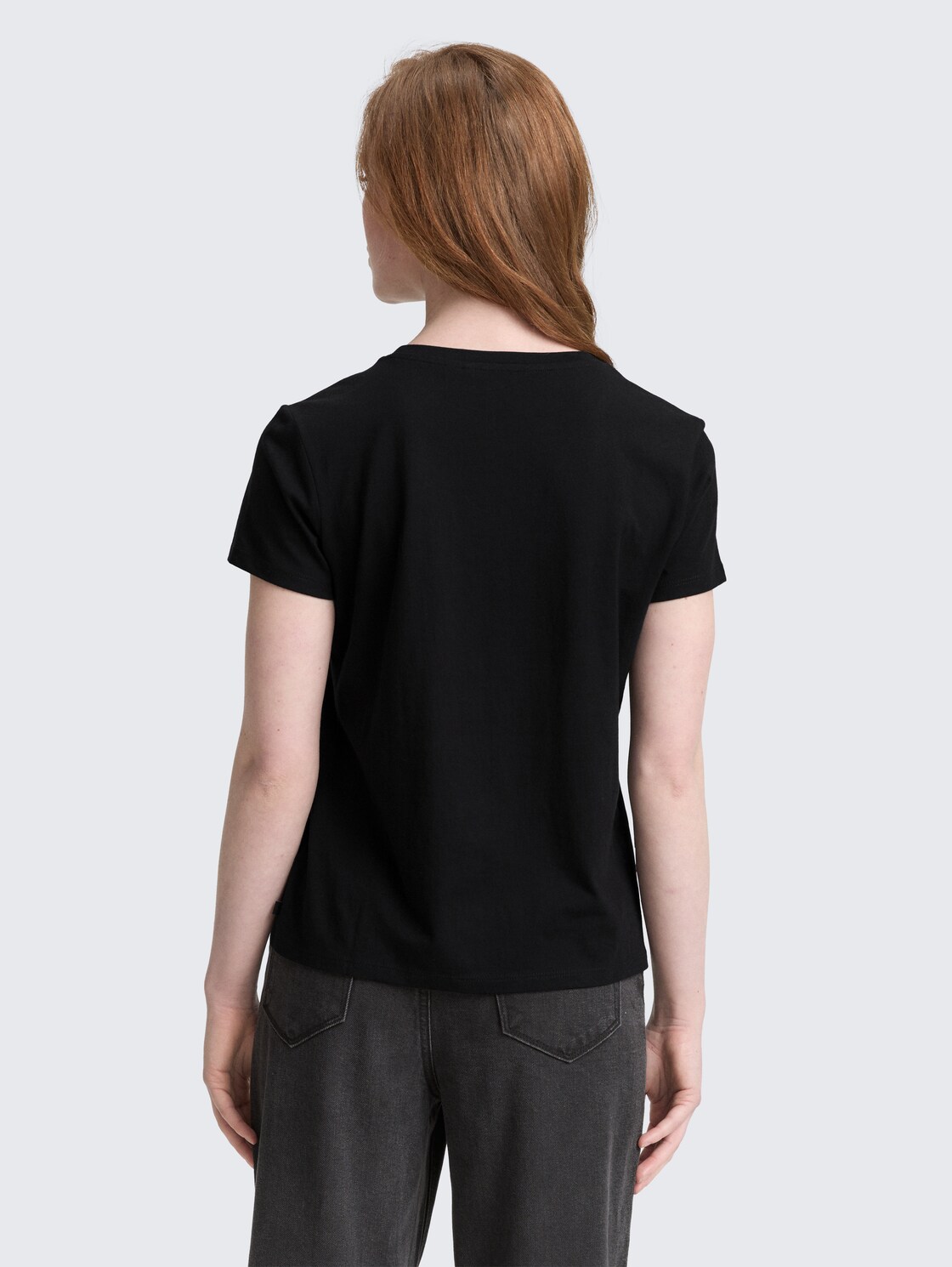 T-Shirt mit Print - deep black - Auschnitt Model-Rückansicht