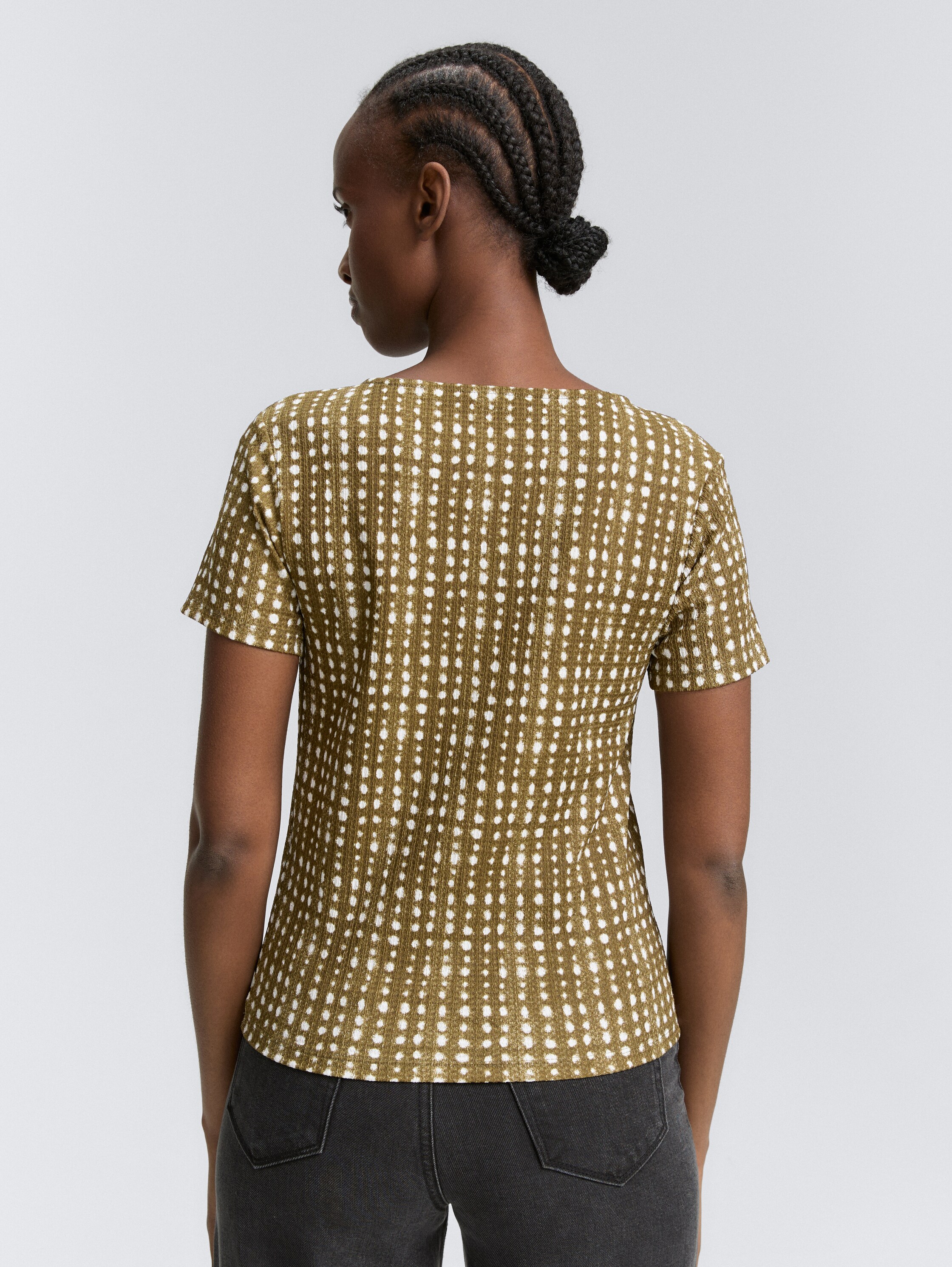 T-Shirt mit dekorativer Knopfleiste - olive_batik_dot_print - 