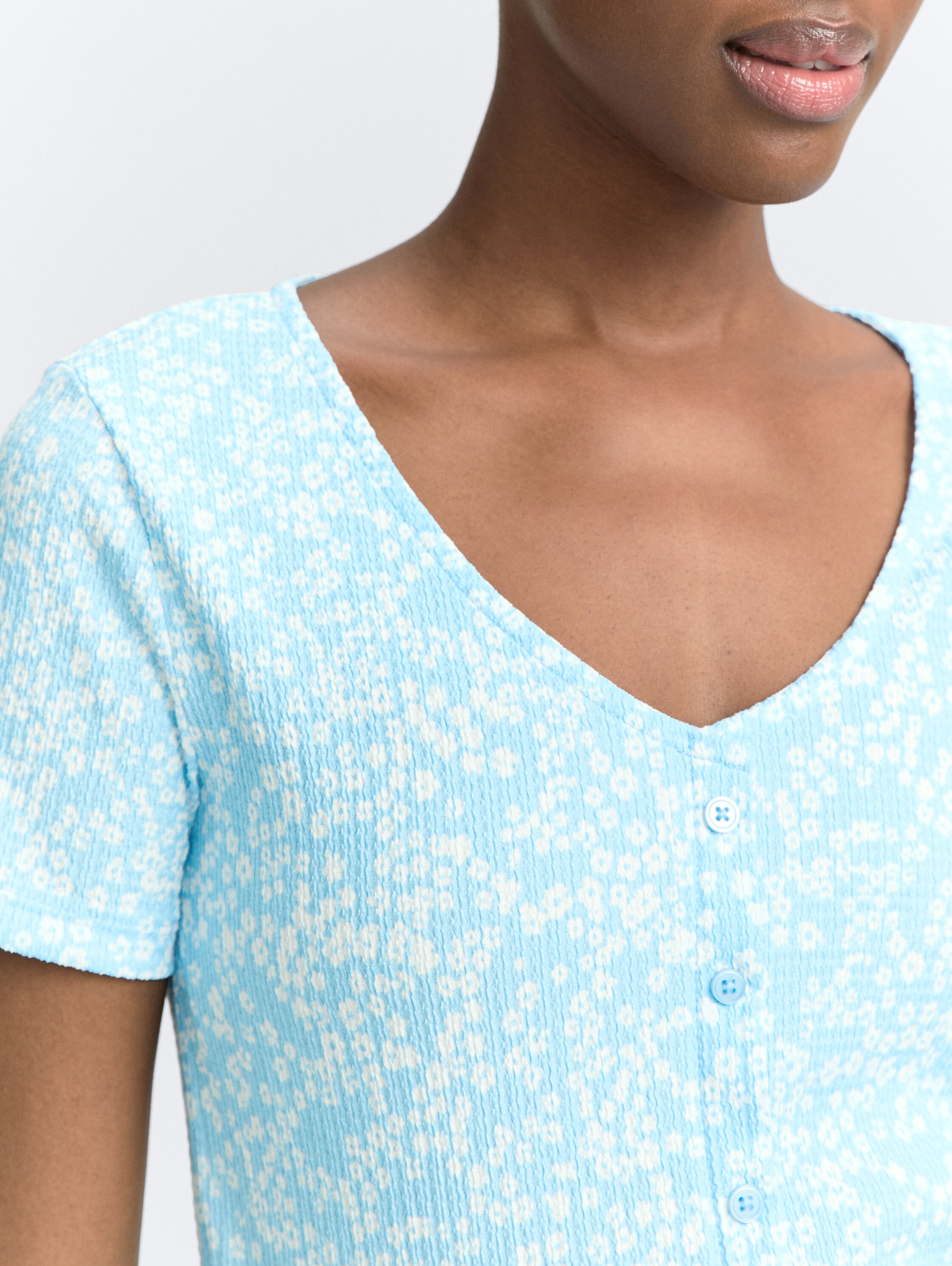 T-Shirt mit dekorativer Knopfleiste - 5