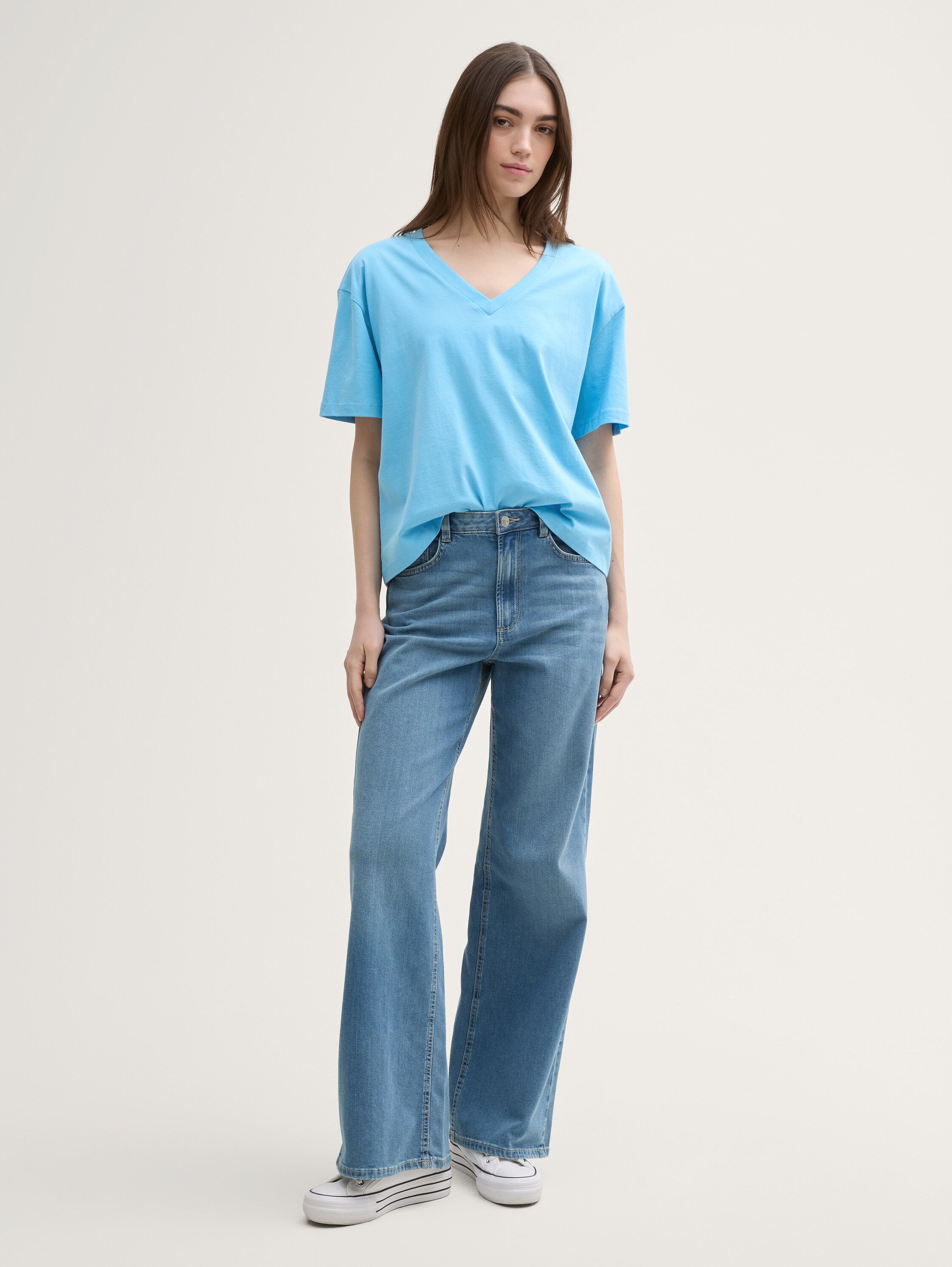 Boxy Fit T-Shirt mit V-Ausschnitt - clear_light_blue - 