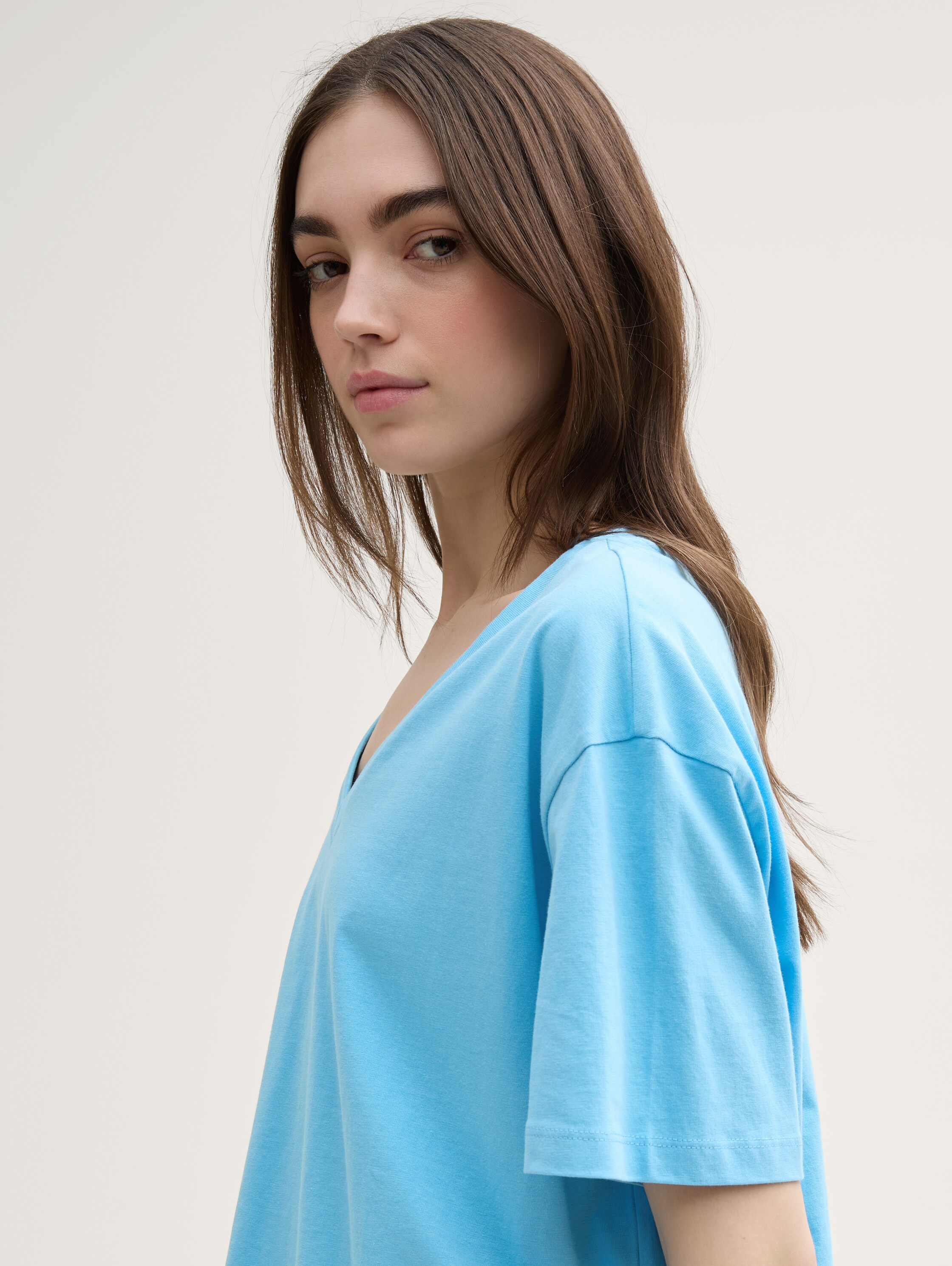 Boxy Fit T-Shirt mit V-Ausschnitt - clear_light_blue - 