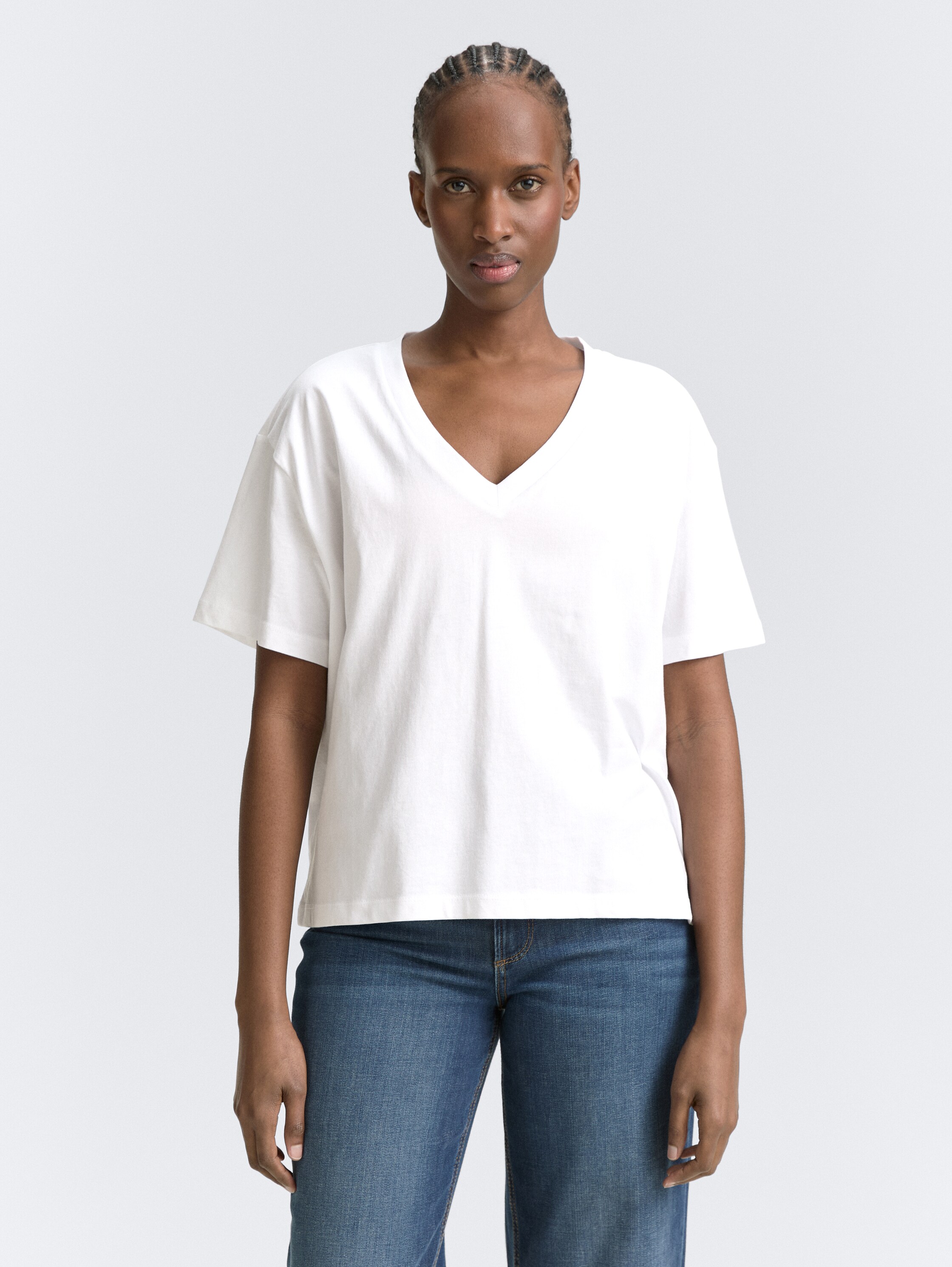 Boxy Fit T-Shirt mit V-Ausschnitt - white - 