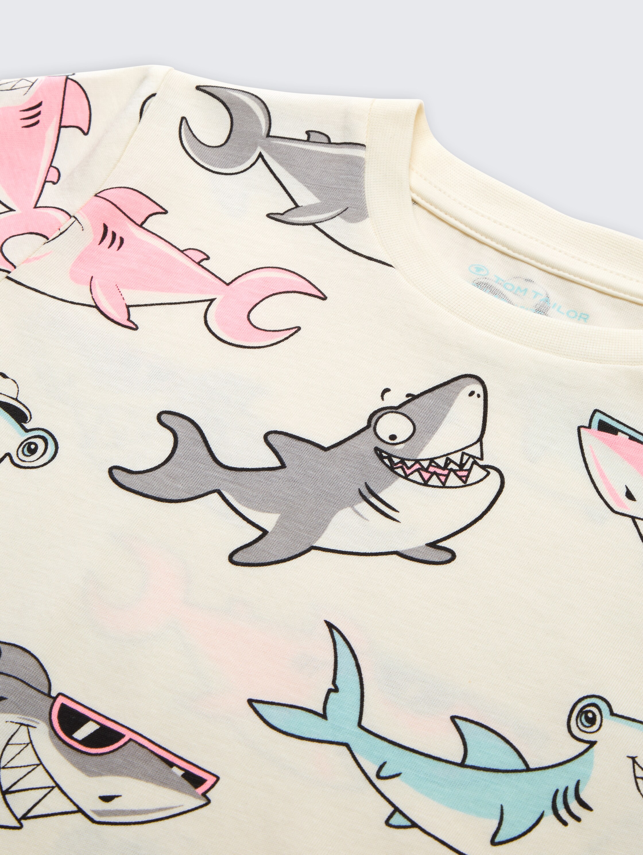 T-Shirt mit Allover-Print - colorful_shark_design - 