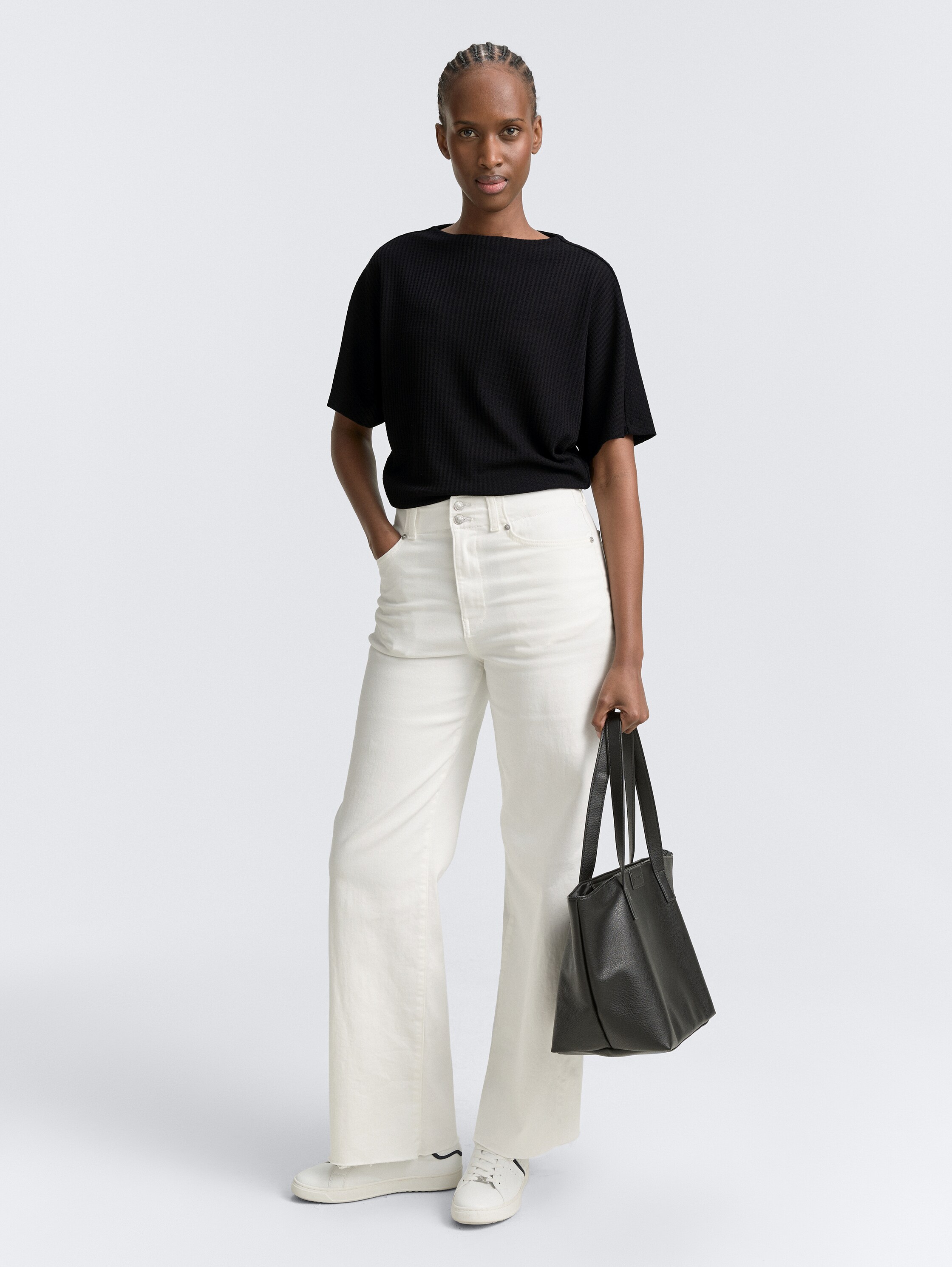 Loose fit T-shirt with batwing sleeves - deep_black_1 - 