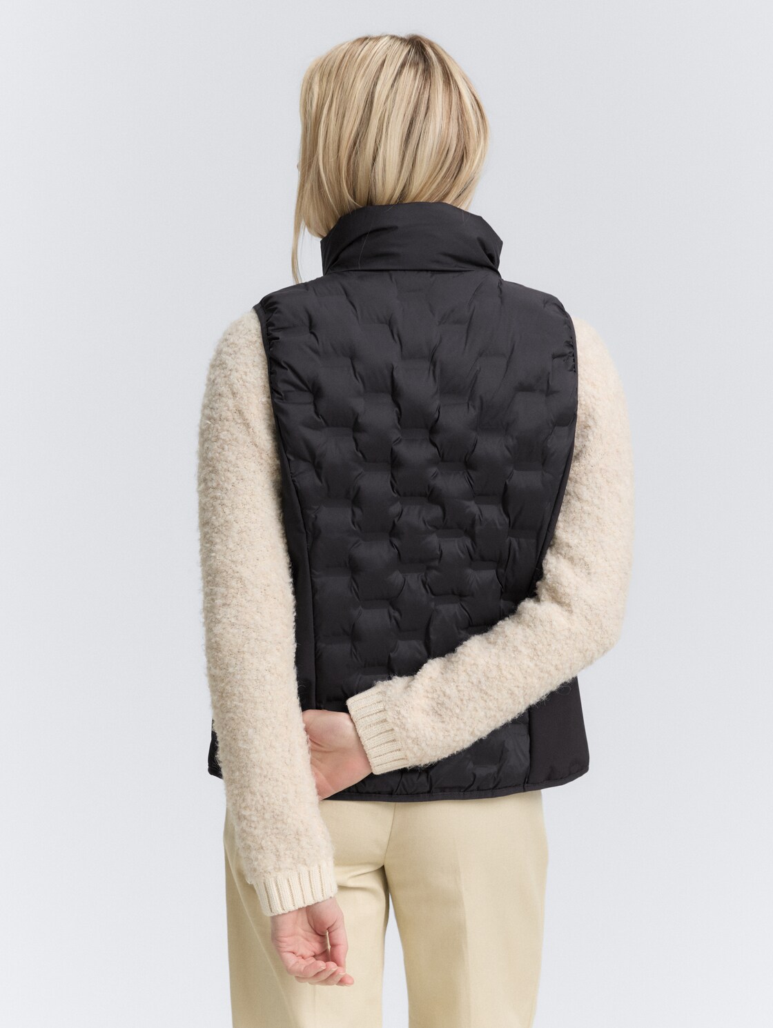 Lightweight Steppweste mit Stehkragen - deep black - Model-Rückansicht