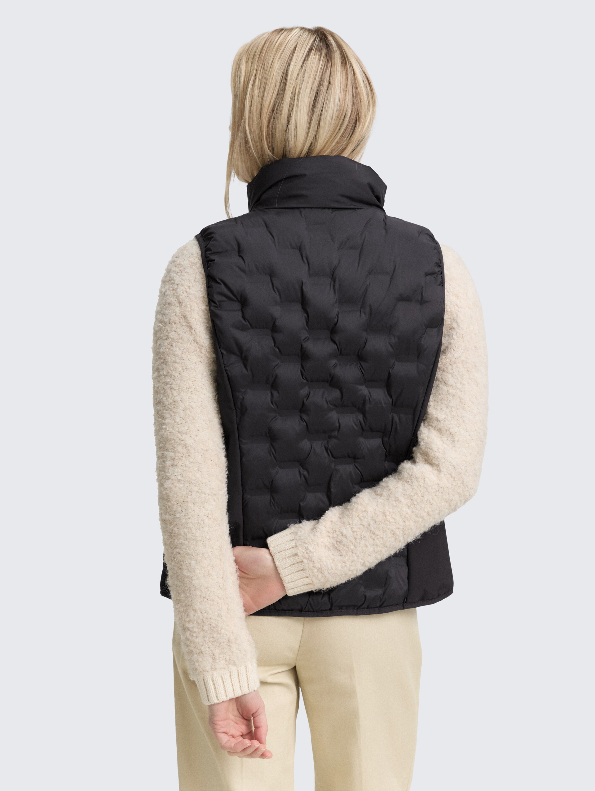Lightweight Steppweste mit Stehkragen - deep black - Model-Rückansicht