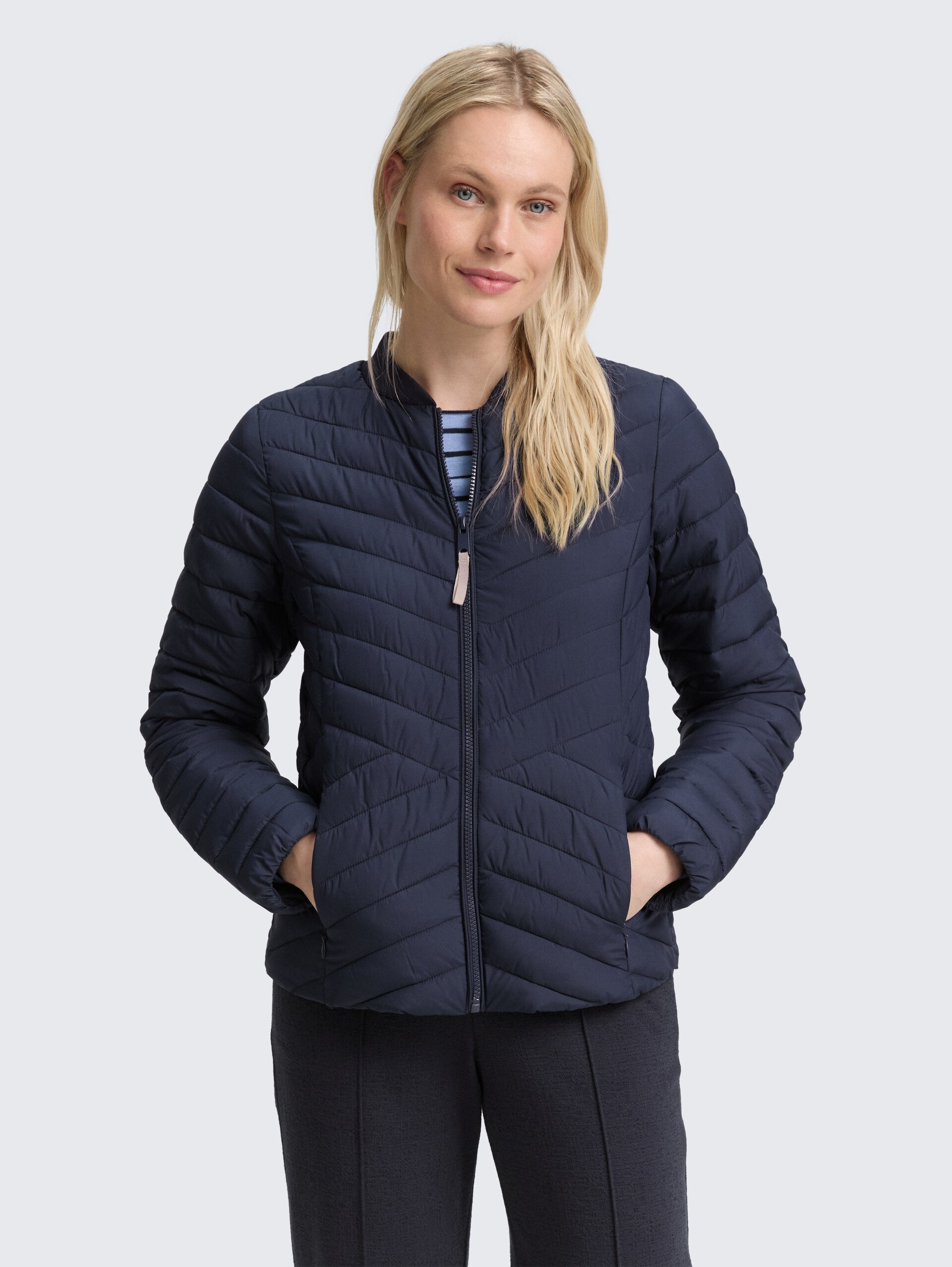 Steppjacke mit Bomberkragen - sky captain blue - Model-Vorderansicht