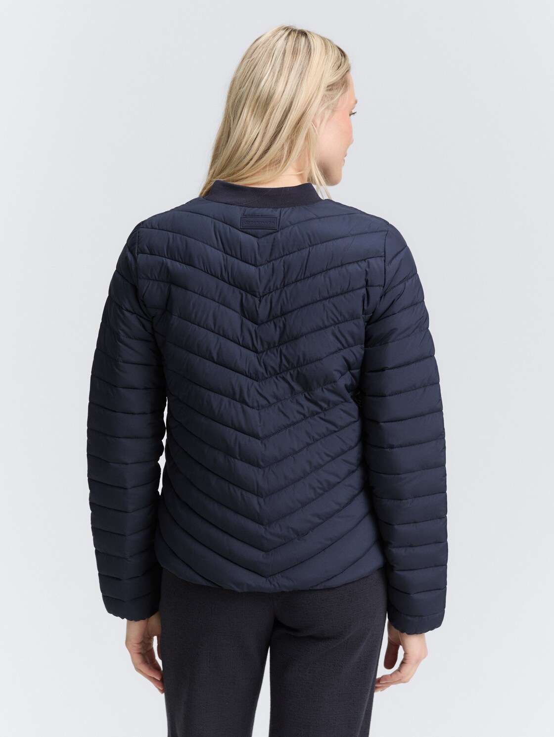 Steppjacke mit Bomberkragen - sky captain blue - Model-Rückansicht