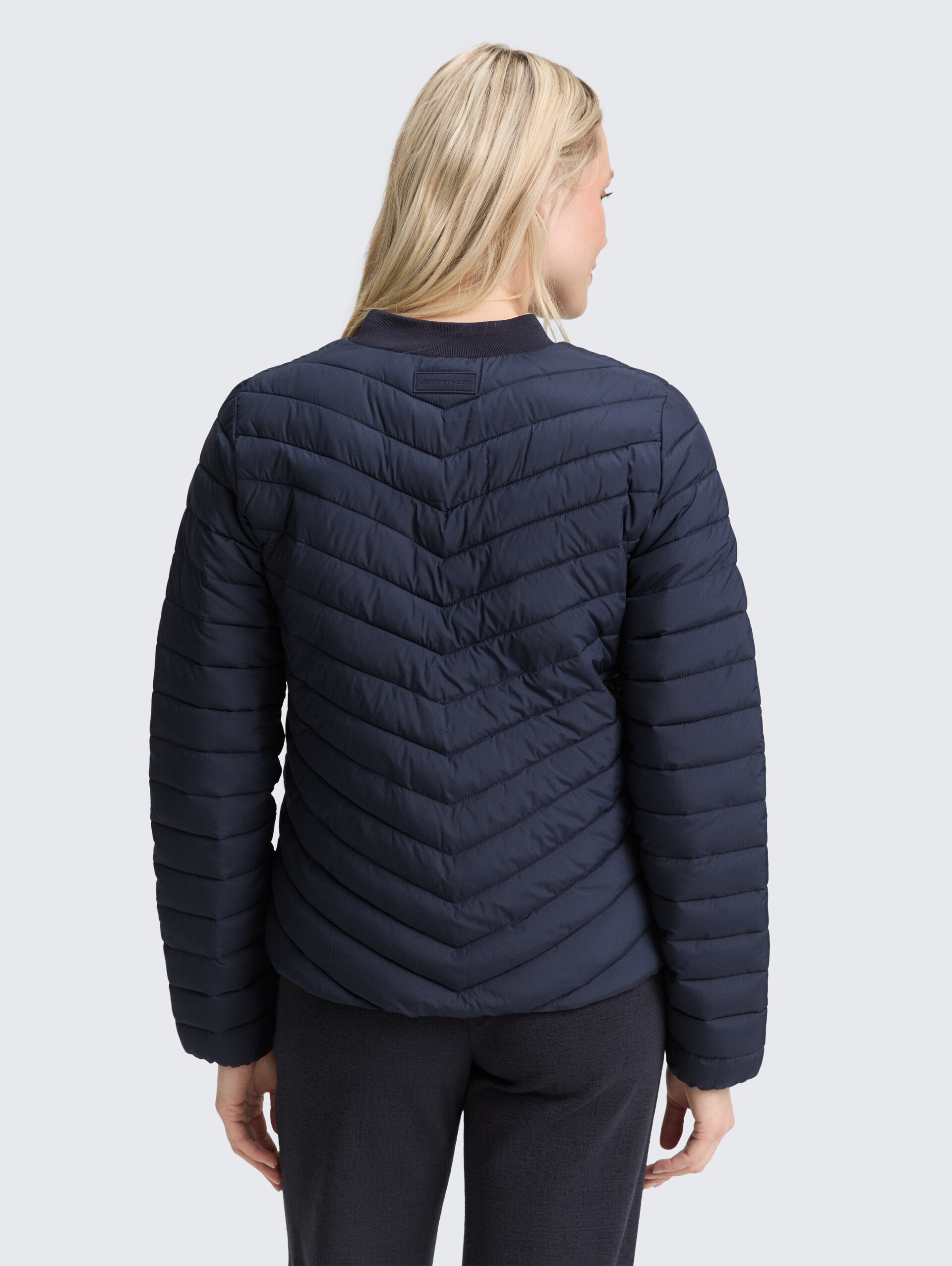 Steppjacke mit Bomberkragen - sky captain blue - Model-Rückansicht