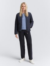 Steppjacke mit Bomberkragen - sky captain blue - seitliche Model-Ansicht