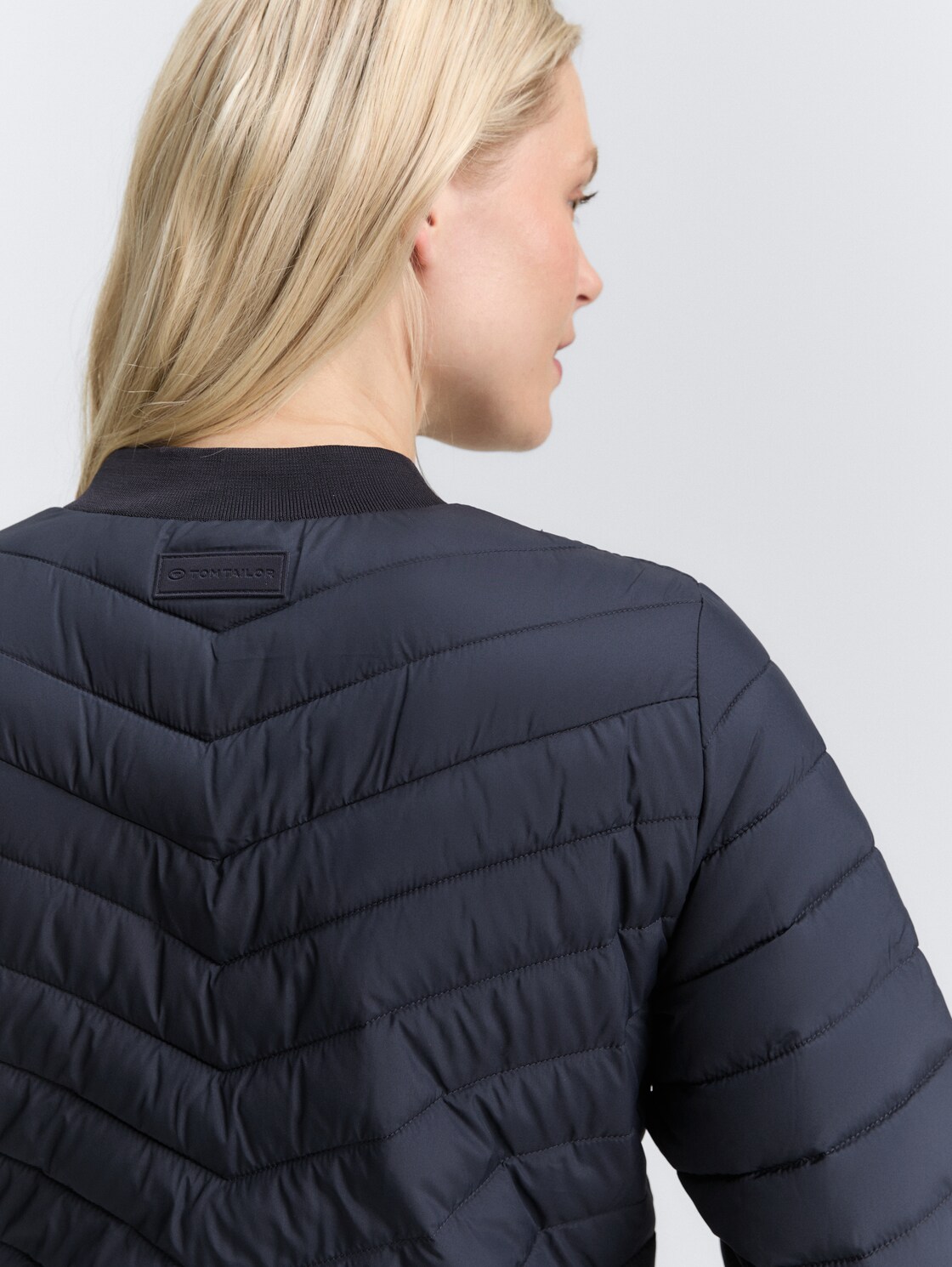 Steppjacke mit Bomberkragen - sky captain blue - Detail-Model-Ansicht