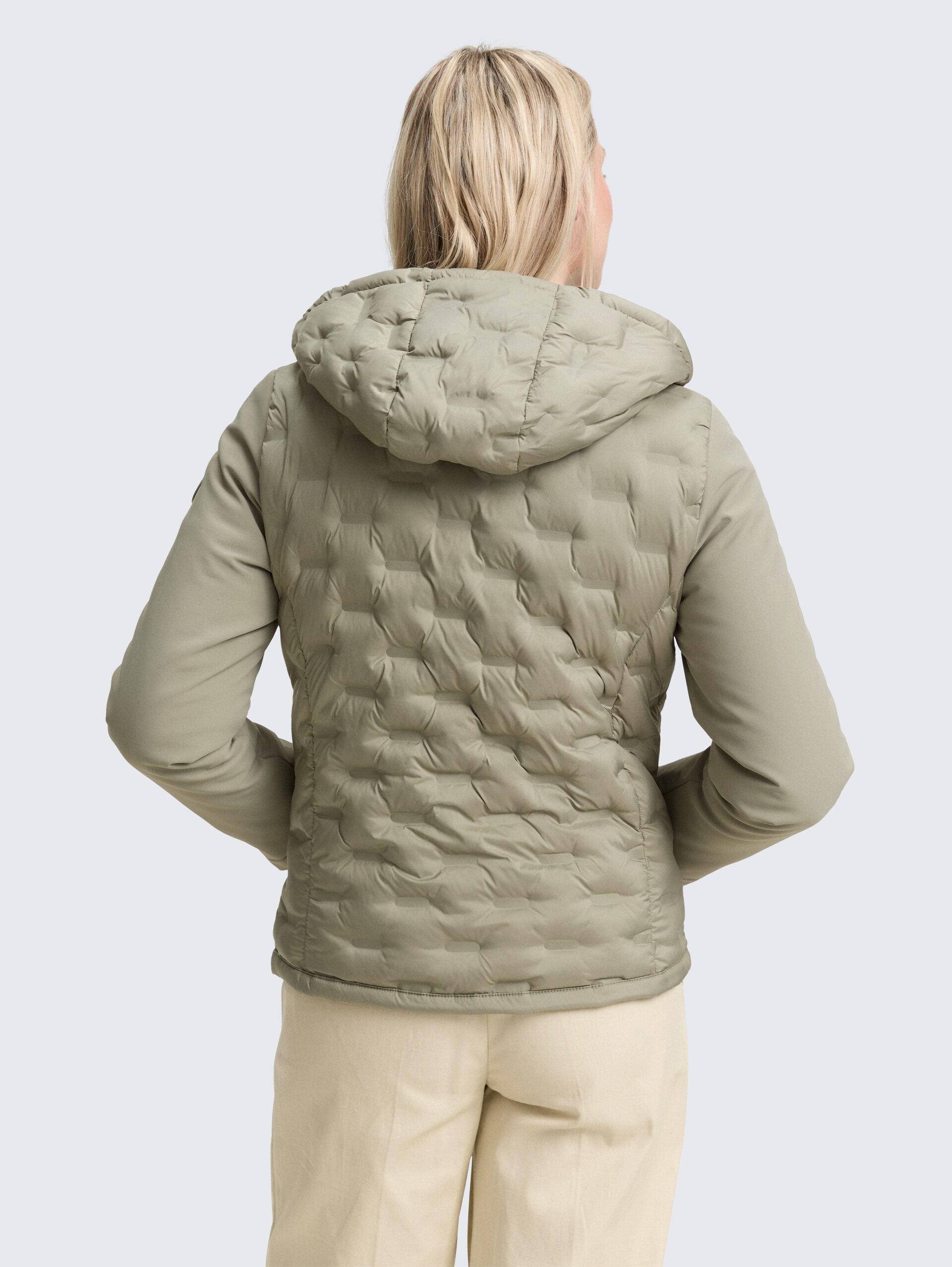 Hybrid Steppjacke mit Kapuze - smoke olive - Model-Rückansicht
