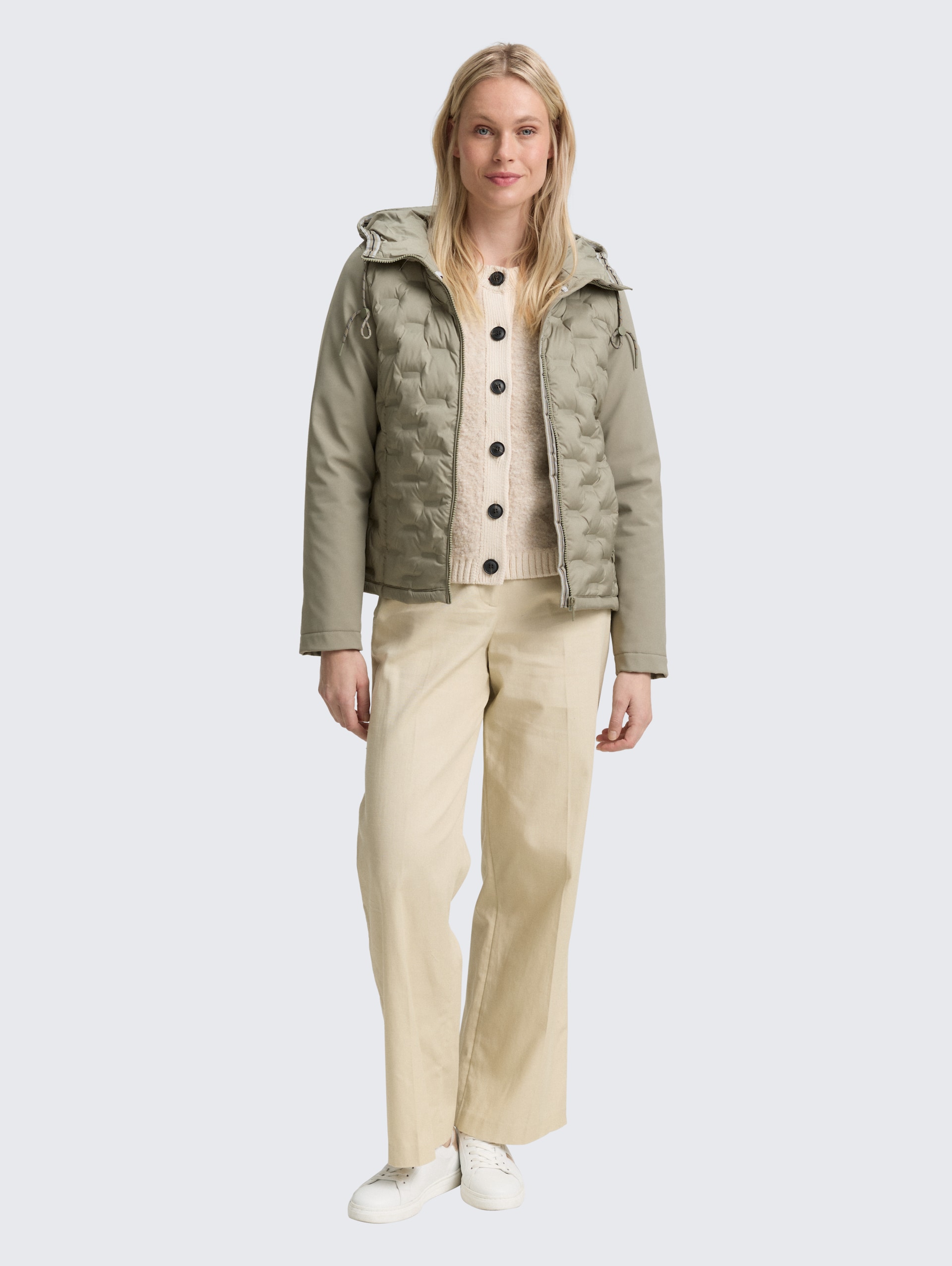 Hybrid Steppjacke mit Kapuze - smoke olive - seitliche Model-Ansicht