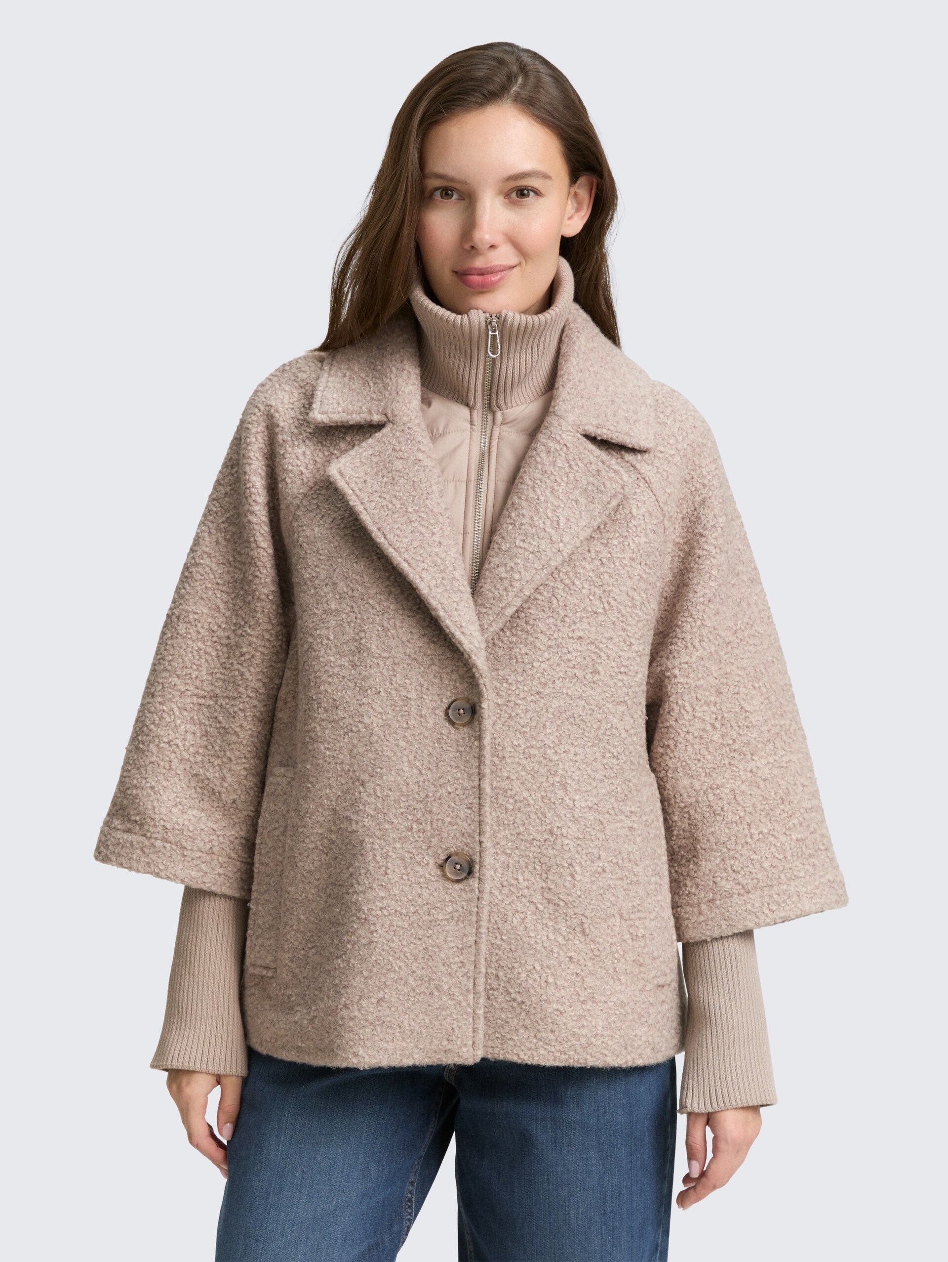 Bouclé Cape Jacke im 2-in-1-Look - boucle beige melange - Model-Vorderansicht
