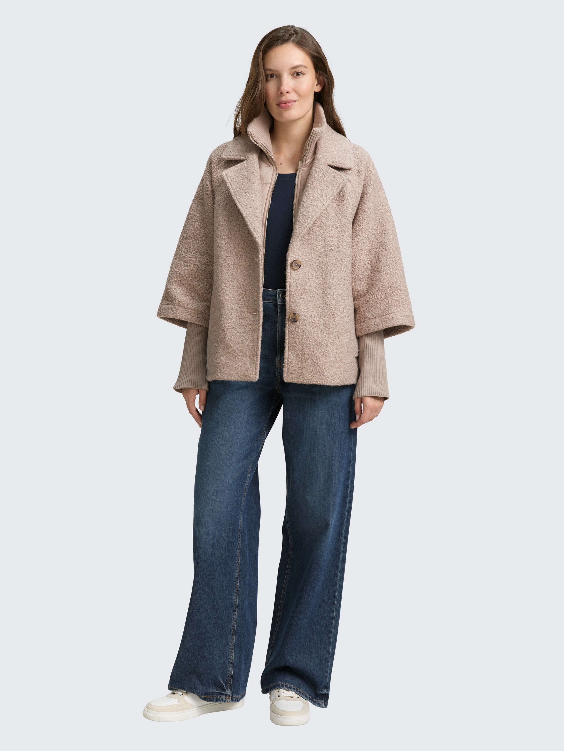 Bouclé Cape Jacke im 2-in-1-Look - boucle beige melange - seitliche Model-Ansicht