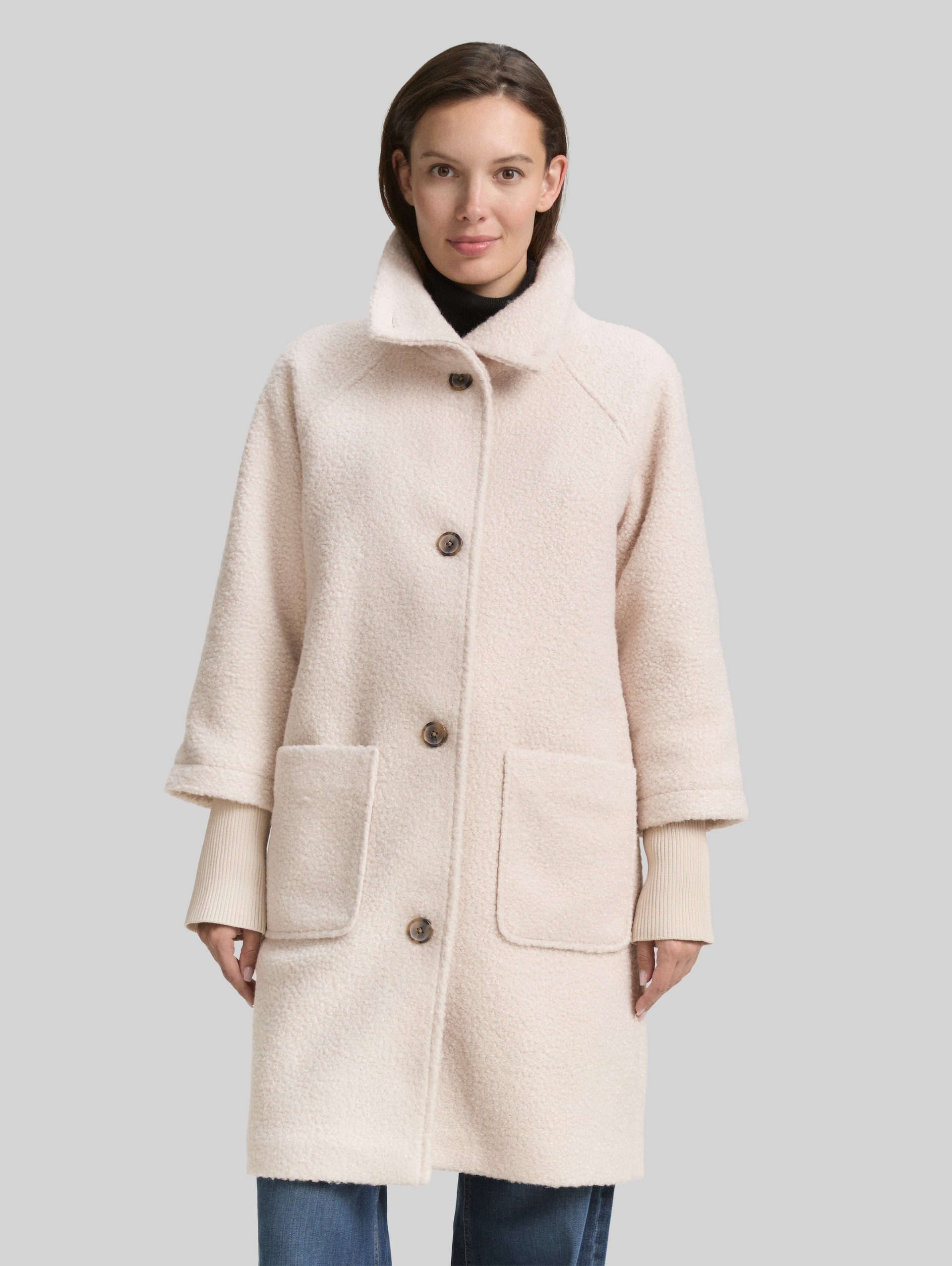 Bouclé Mantel mit Stehkragen - cold beige - Model-Vorderansicht
