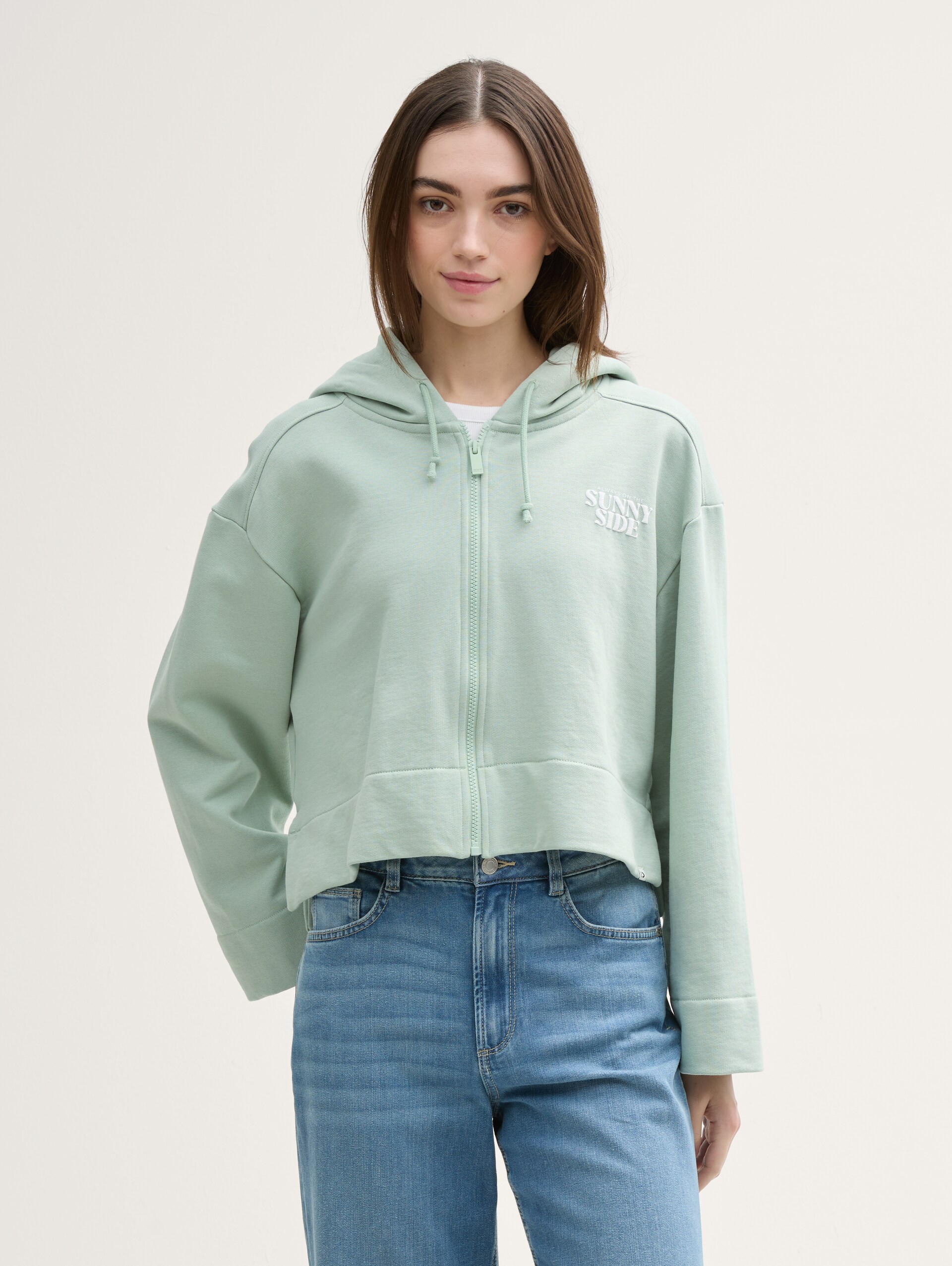 Oversized hoodie Sweatjack met print - Fresh Mint Green - Nek model vooraanzicht